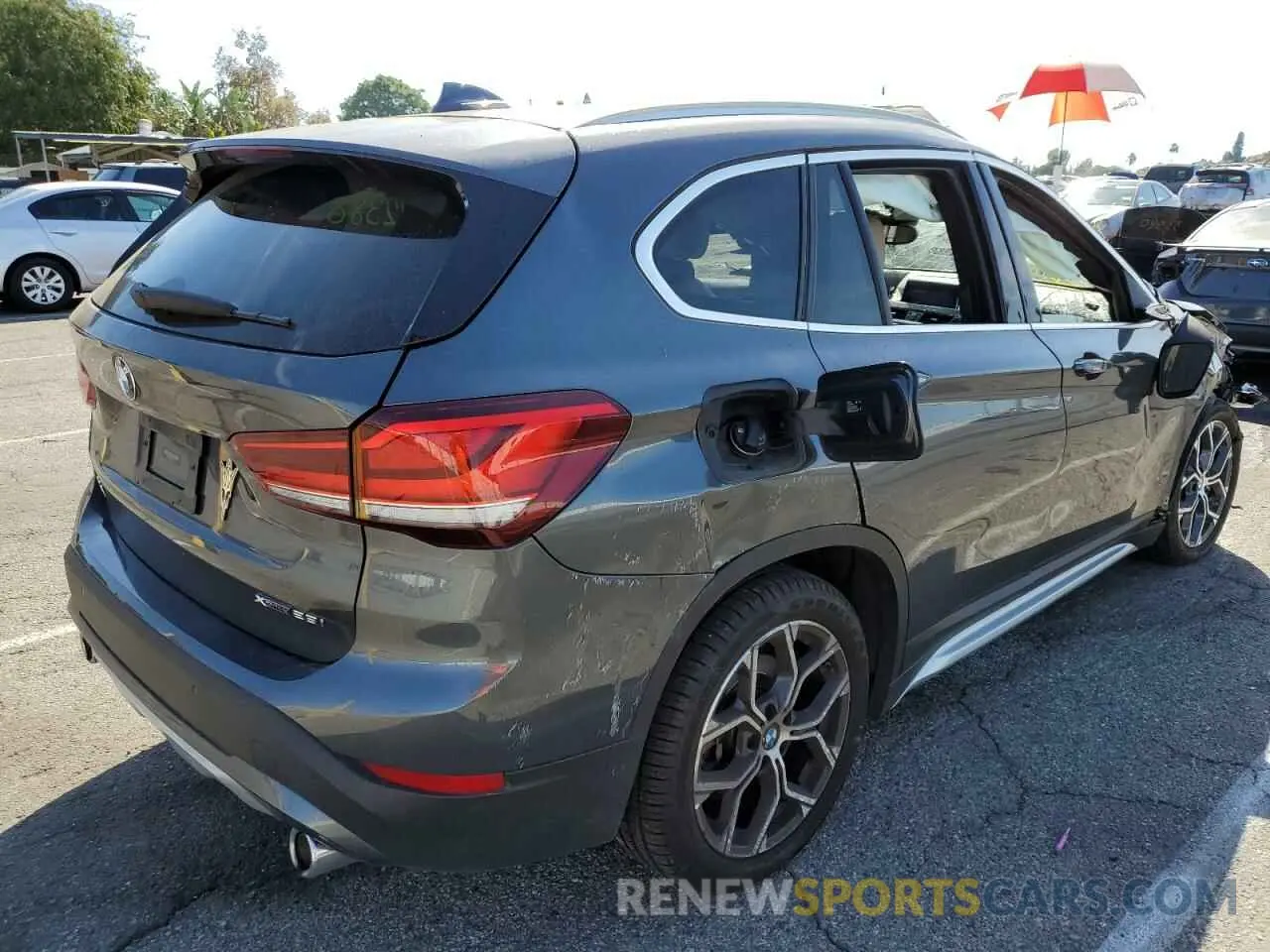 4 Фотография поврежденного автомобиля WBXJG9C05M5T30521 BMW X1 2021