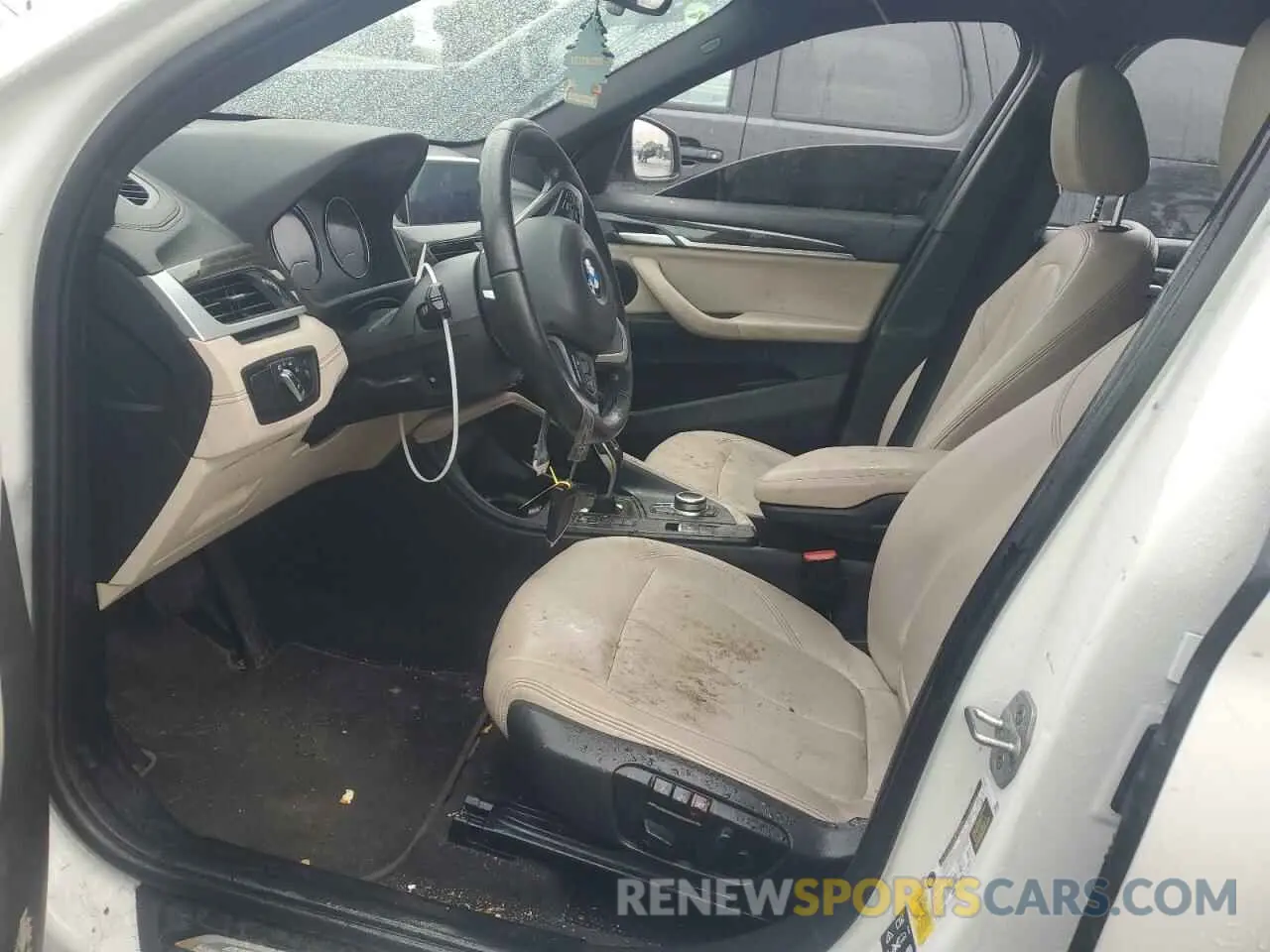 7 Photograph of a damaged car WBXJG9C02N5V14574 BMW X1 2022