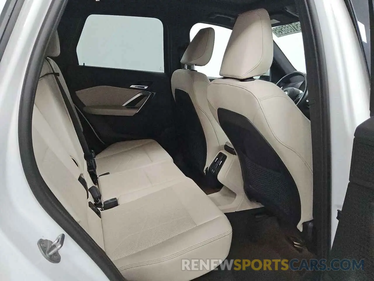 10 Photograph of a damaged car WBX73EF00P5X20800 BMW X1 2023