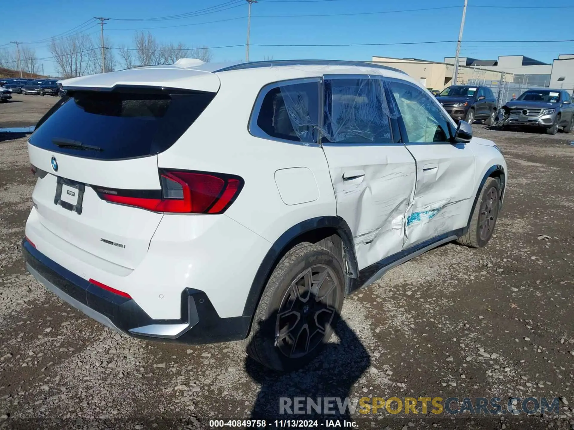 4 Фотография поврежденного автомобиля WBX73EF08P5V84724 BMW X1 2023