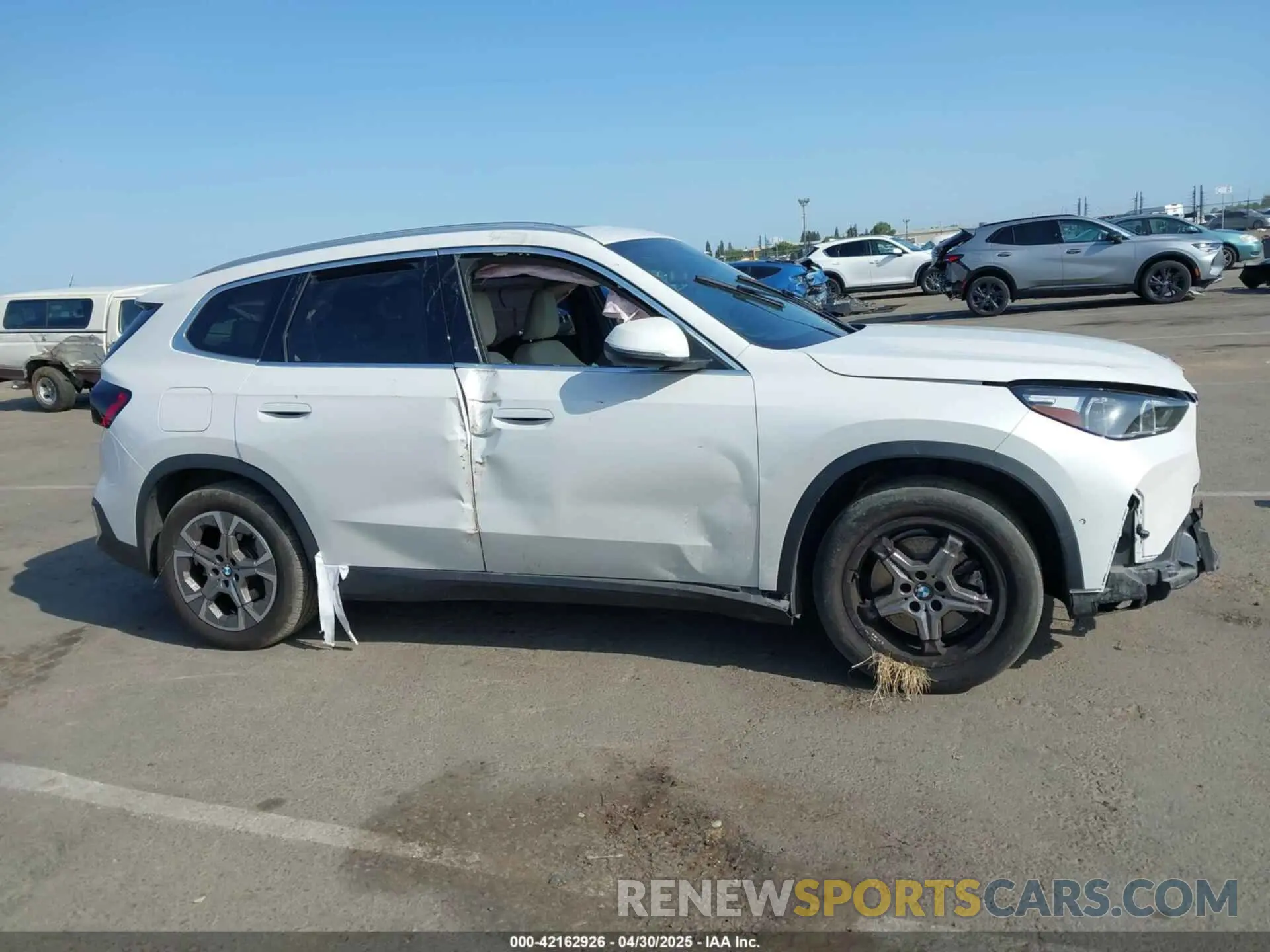 13 Фотография поврежденного автомобиля WBX73EF08P5X21175 BMW X1 2023