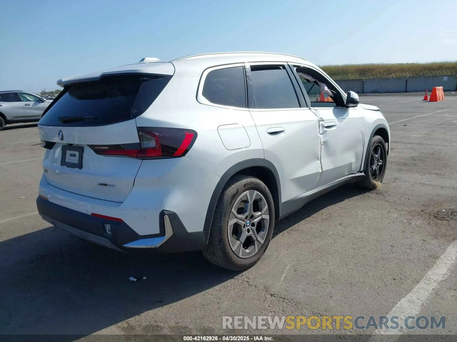 4 Фотография поврежденного автомобиля WBX73EF08P5X21175 BMW X1 2023