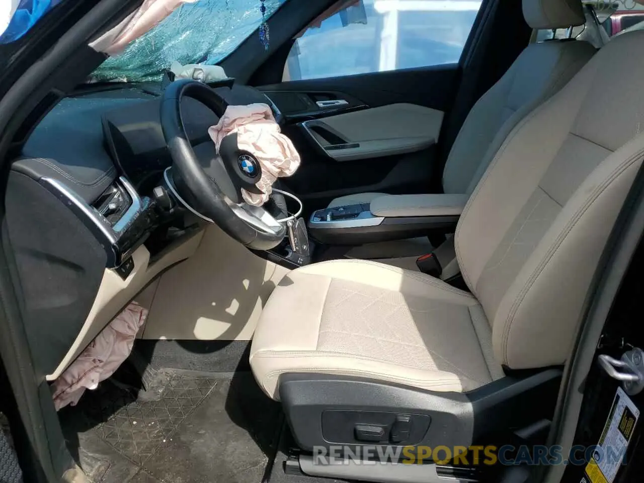 7 Photograph of a damaged car WBX73EF08P5X85250 BMW X1 2023