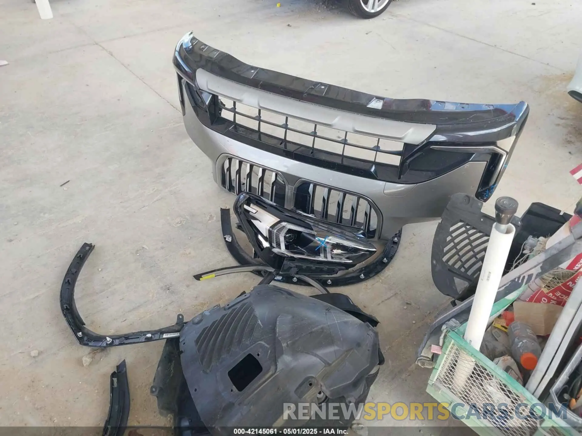 12 Фотография поврежденного автомобиля WBX73EF09P5W51069 BMW X1 2023