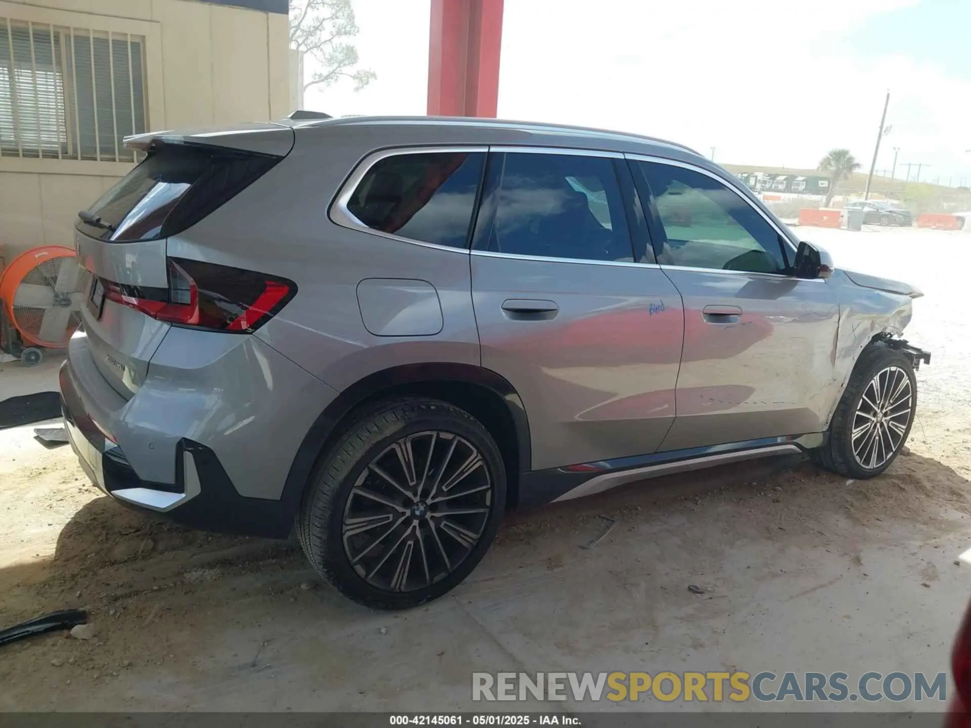 14 Фотография поврежденного автомобиля WBX73EF09P5W51069 BMW X1 2023