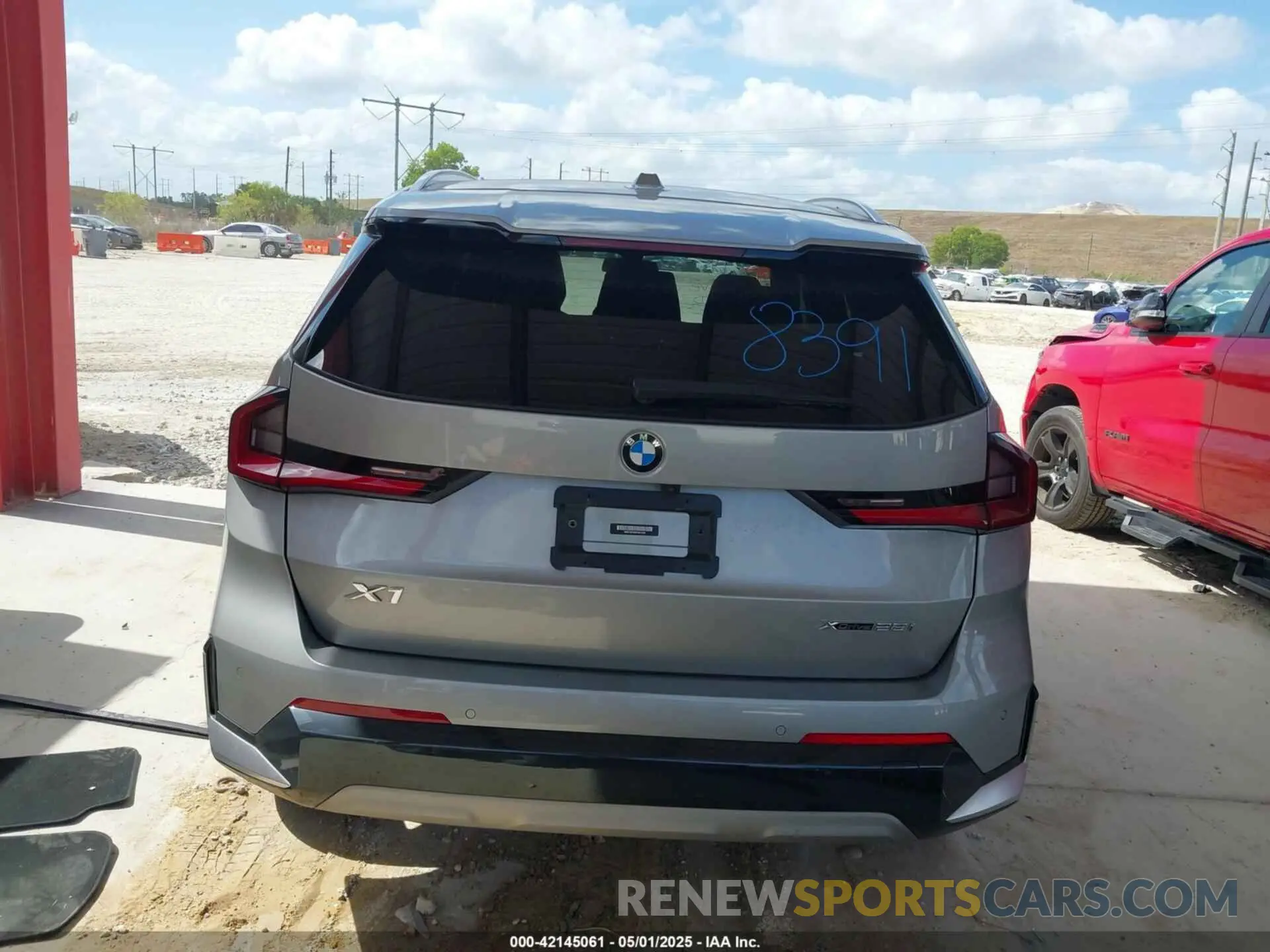 17 Фотография поврежденного автомобиля WBX73EF09P5W51069 BMW X1 2023