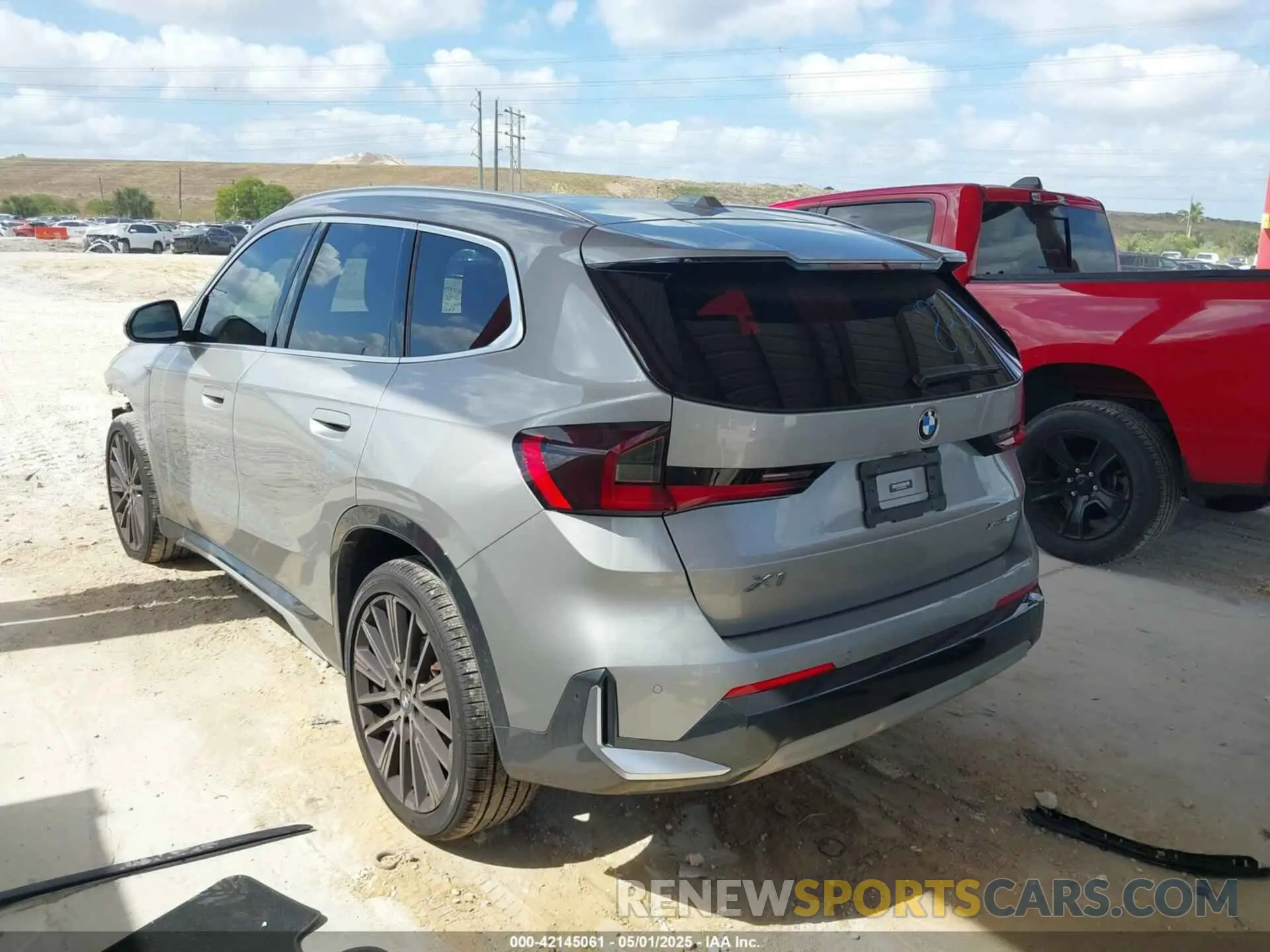 3 Фотография поврежденного автомобиля WBX73EF09P5W51069 BMW X1 2023
