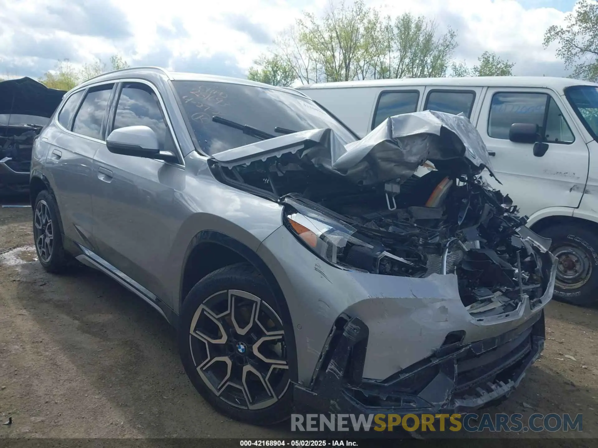 1 Photograph of a damaged car WBX73EF01R5Z34018 BMW X1 2024