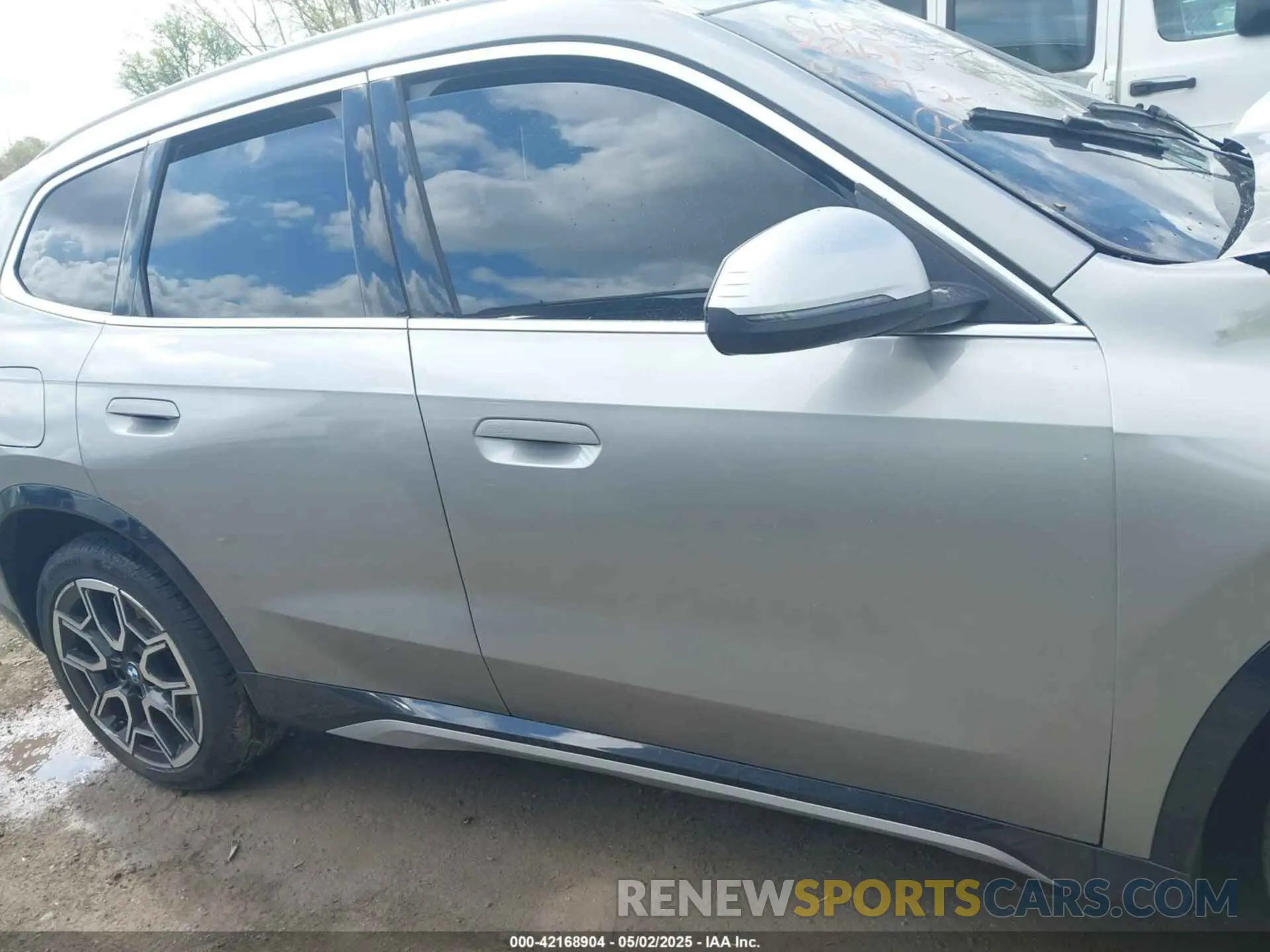 13 Photograph of a damaged car WBX73EF01R5Z34018 BMW X1 2024