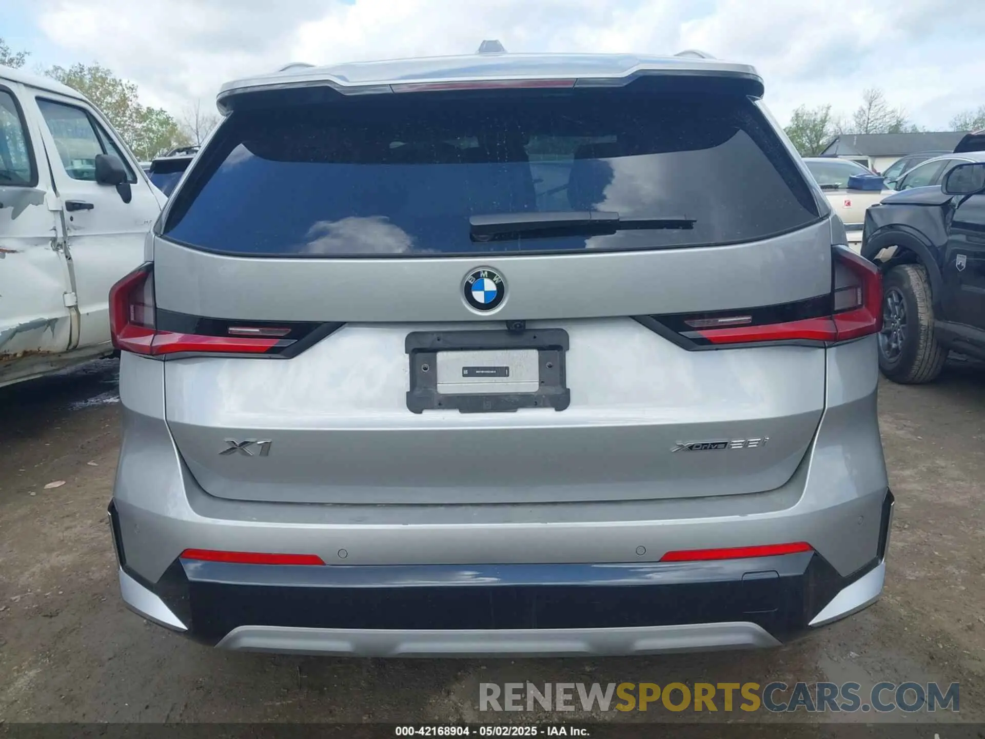 16 Photograph of a damaged car WBX73EF01R5Z34018 BMW X1 2024