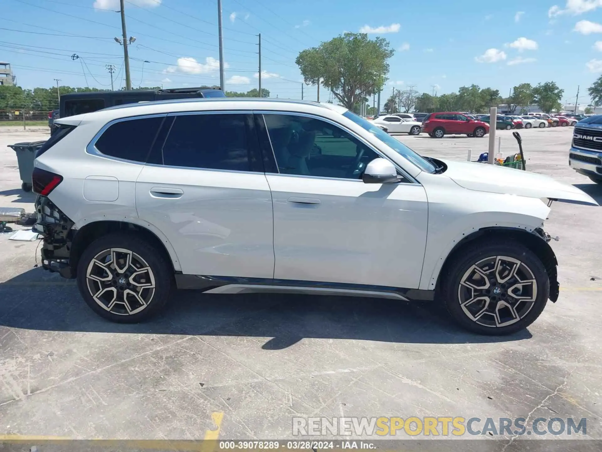14 Фотография поврежденного автомобиля WBX73EF06R5Y44699 BMW X1 2024