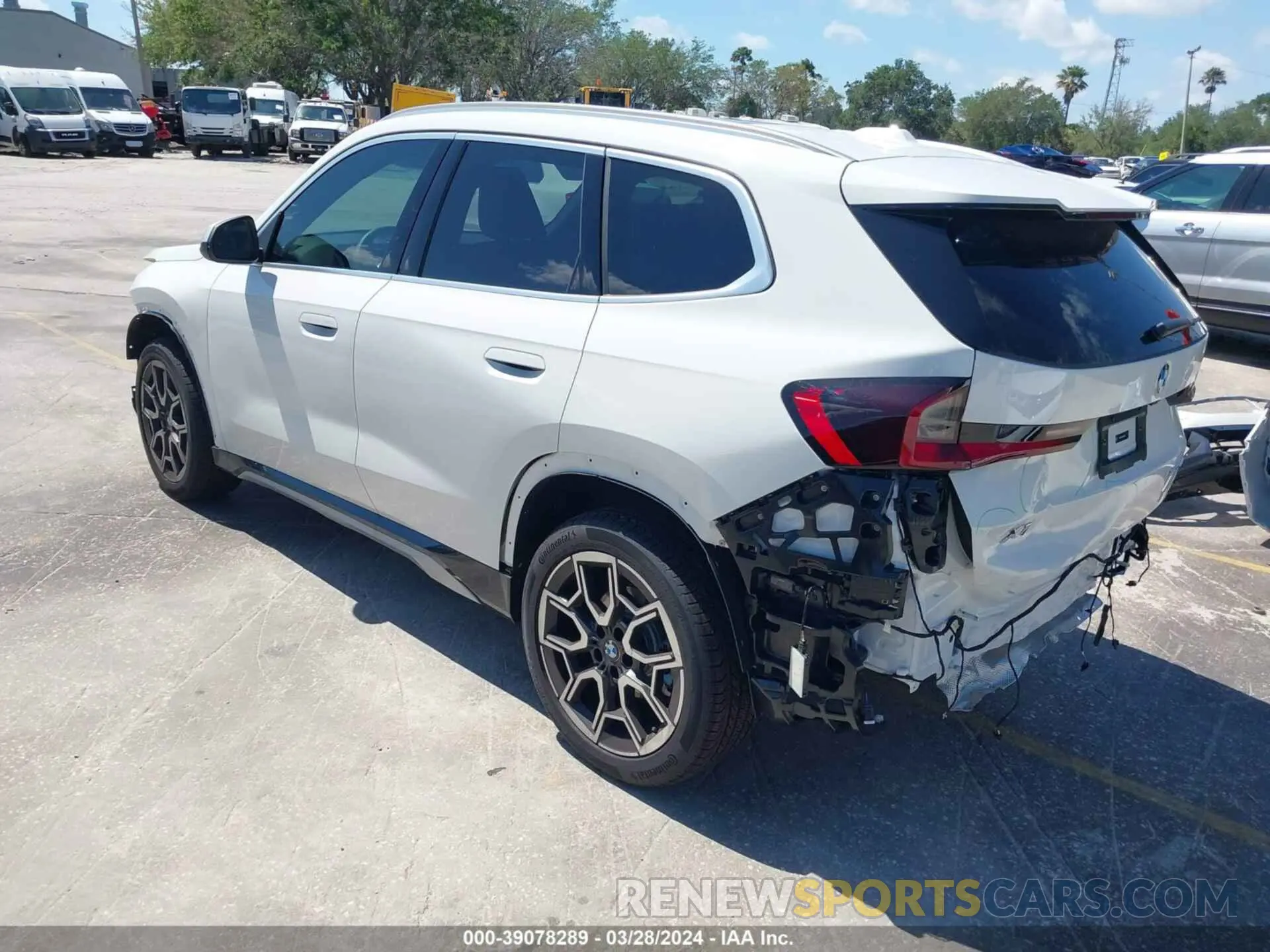 3 Фотография поврежденного автомобиля WBX73EF06R5Y44699 BMW X1 2024