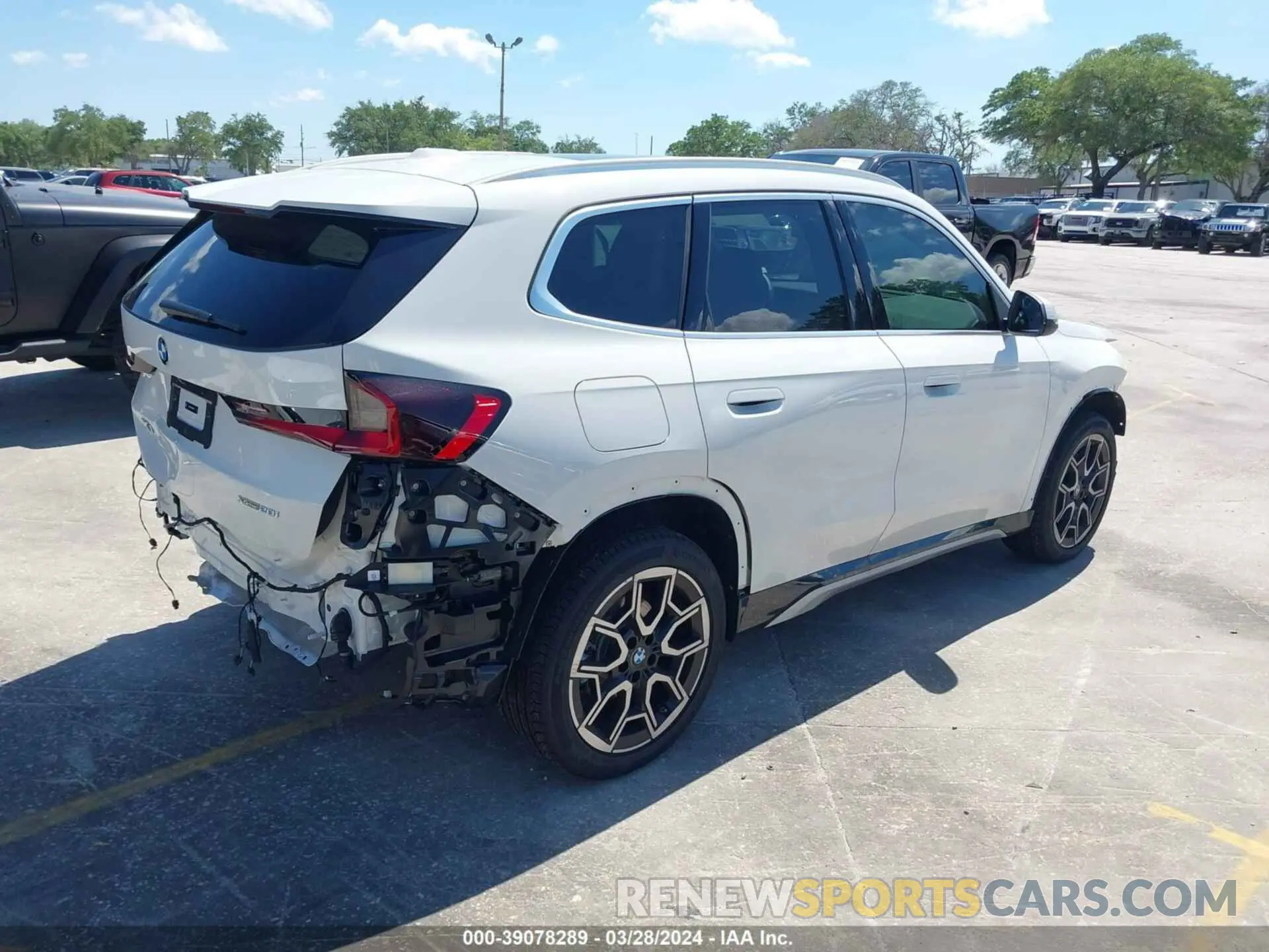 4 Фотография поврежденного автомобиля WBX73EF06R5Y44699 BMW X1 2024