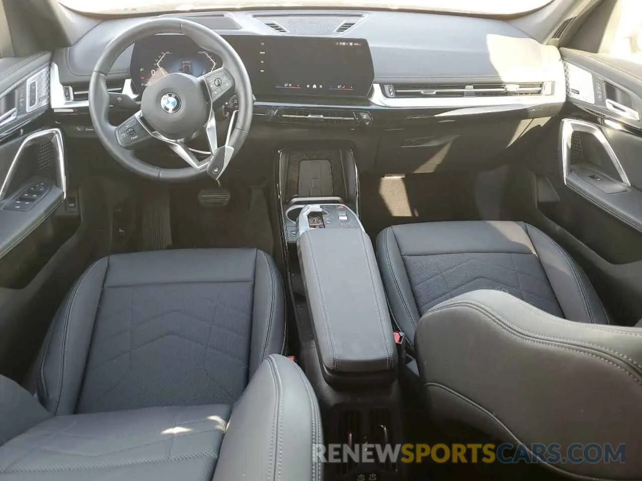 8 Фотография поврежденного автомобиля WBX73EF09R5Z39211 BMW X1 2024
