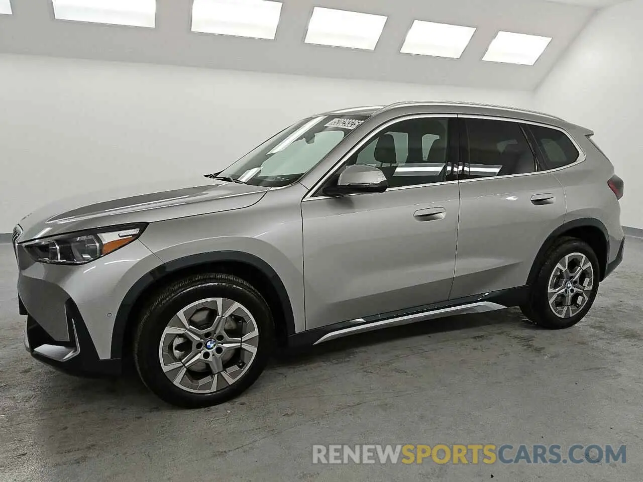 1 Фотография поврежденного автомобиля WBX73EF01S5108498 BMW X1 2025
