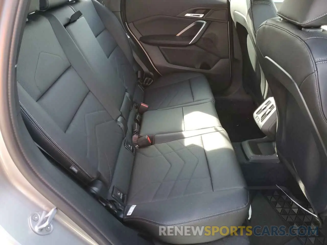 11 Фотография поврежденного автомобиля WBX73EF02S5127982 BMW X1 2025
