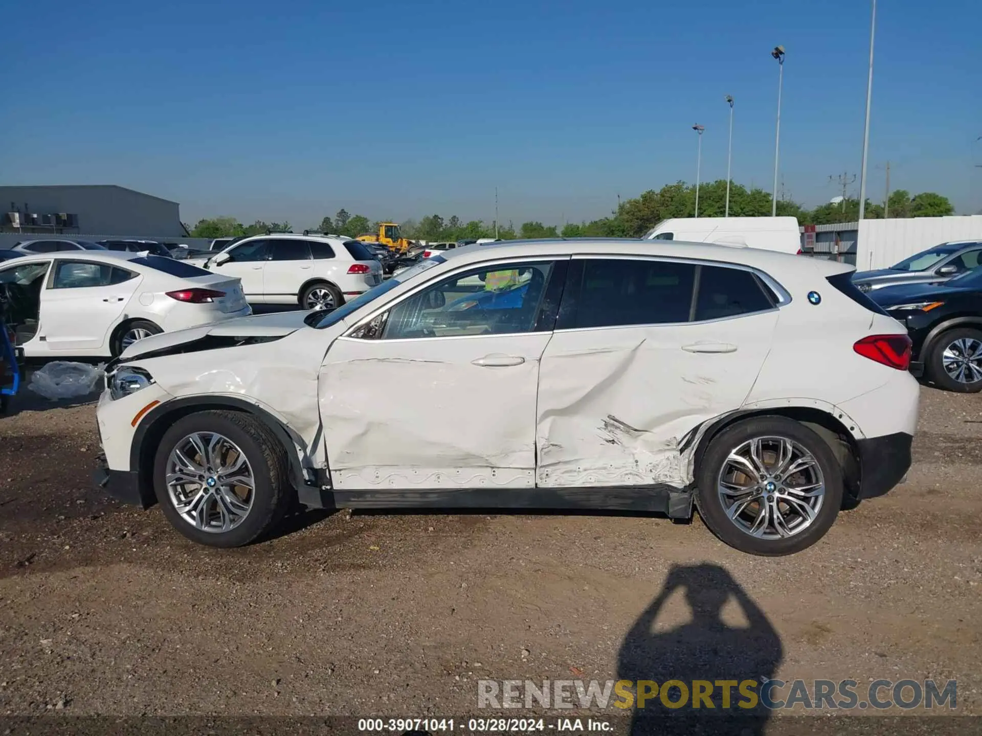 14 Photograph of a damaged car WBXYH9C00L5N91162 BMW X2 2020