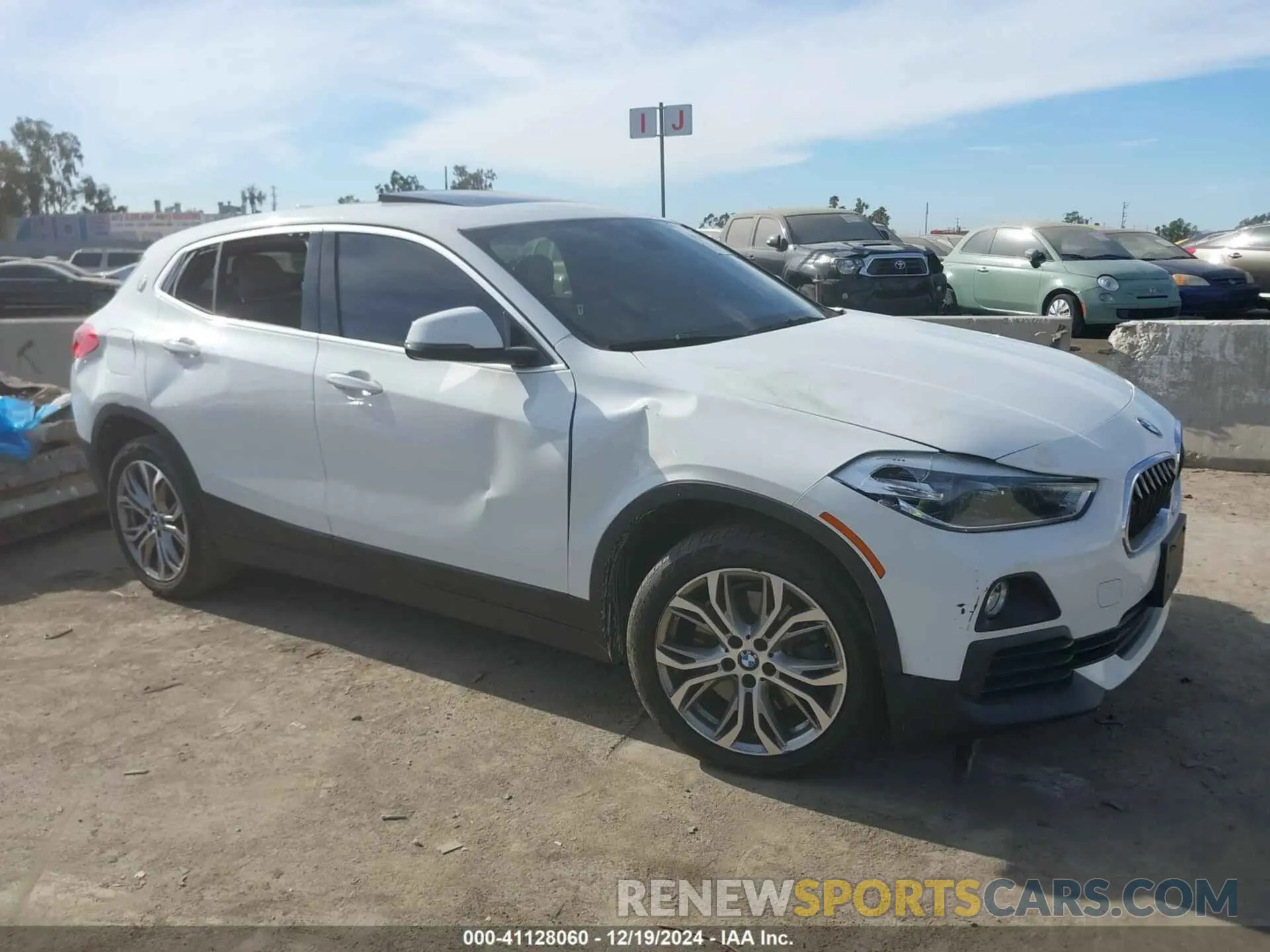1 Photograph of a damaged car WBXYH9C01L5P15004 BMW X2 2020