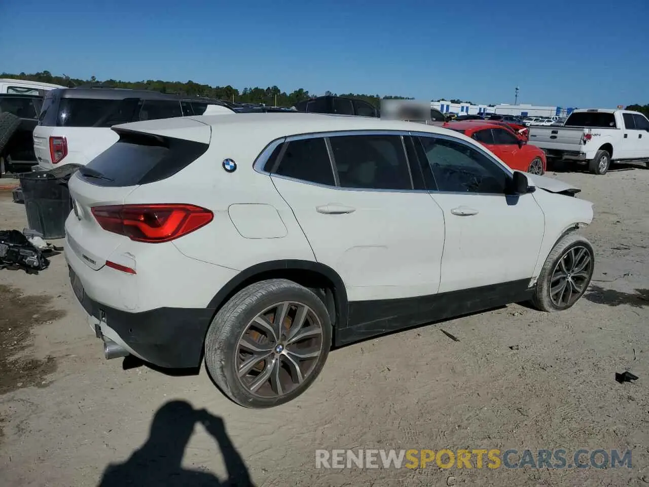 3 Photograph of a damaged car WBXYH9C01L5P45989 BMW X2 2020