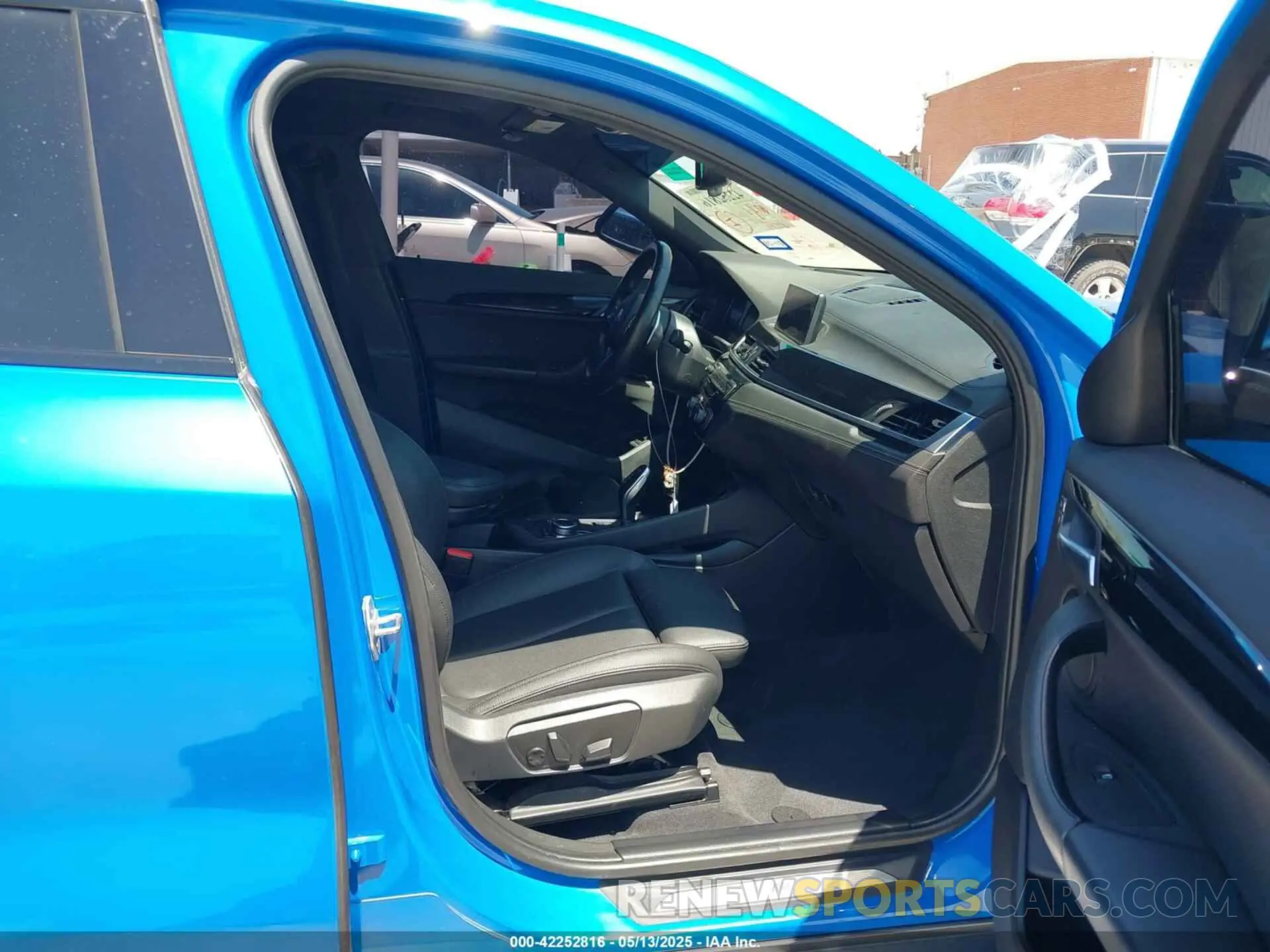 5 Photograph of a damaged car WBXYH9C02L5P23435 BMW X2 2020