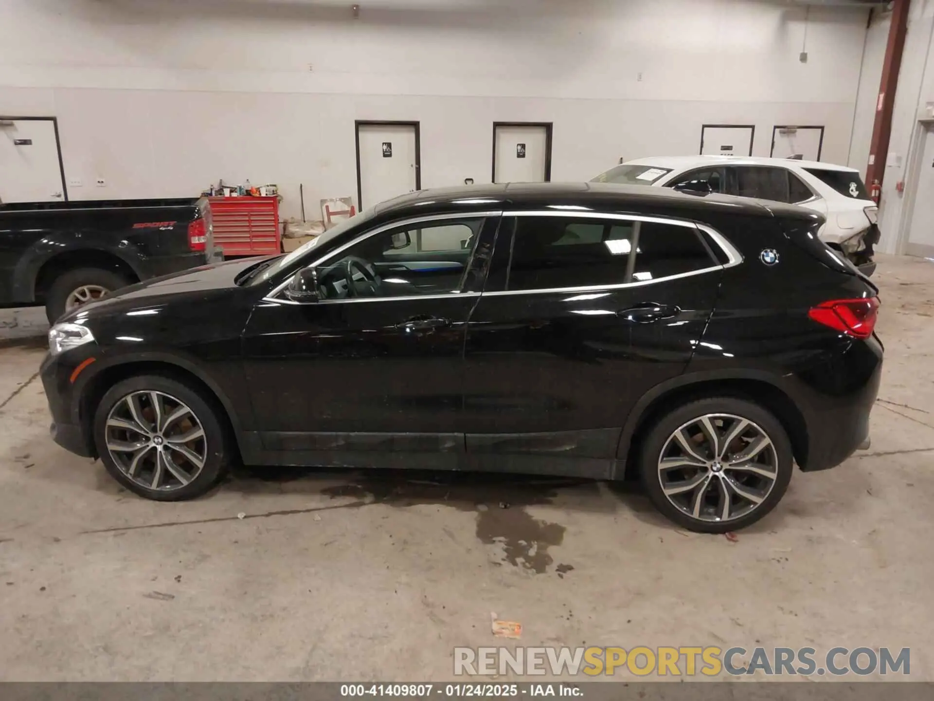 14 Photograph of a damaged car WBXYJ1C07L5R28321 BMW X2 2020