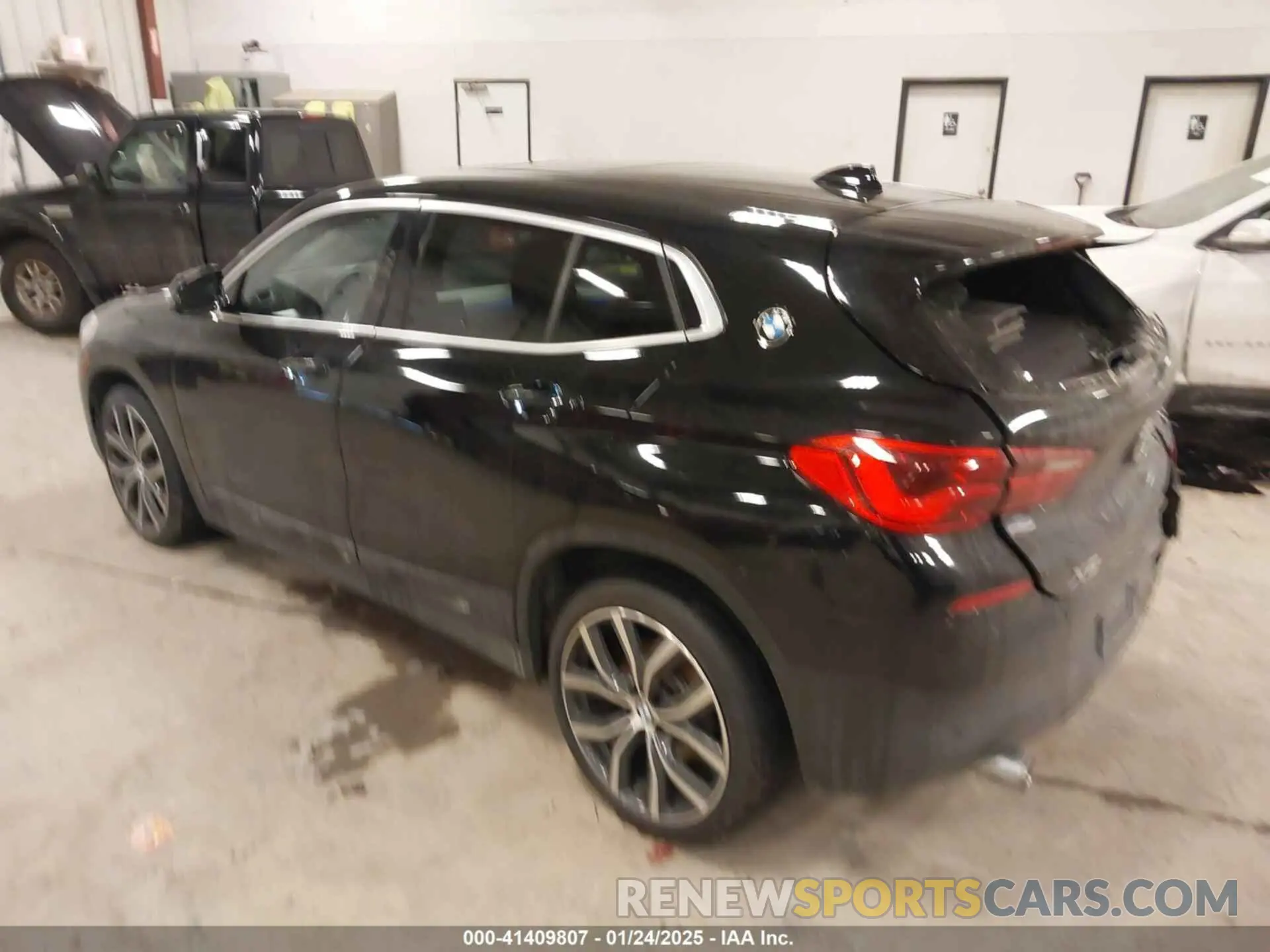 3 Photograph of a damaged car WBXYJ1C07L5R28321 BMW X2 2020