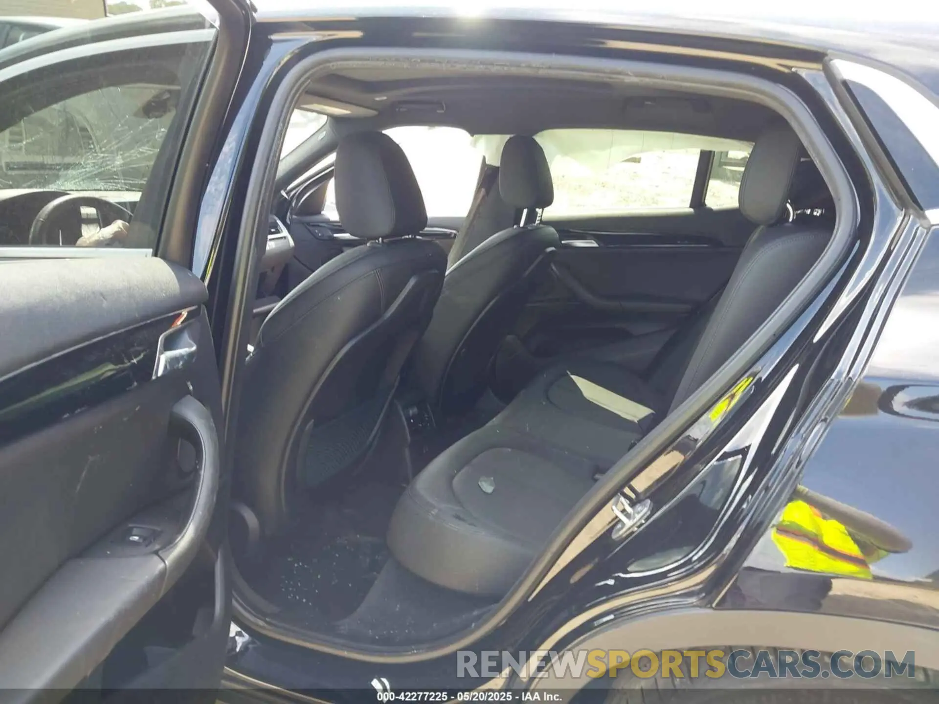 8 Photograph of a damaged car WBXYH9C0XN5U13102 BMW X2 2022