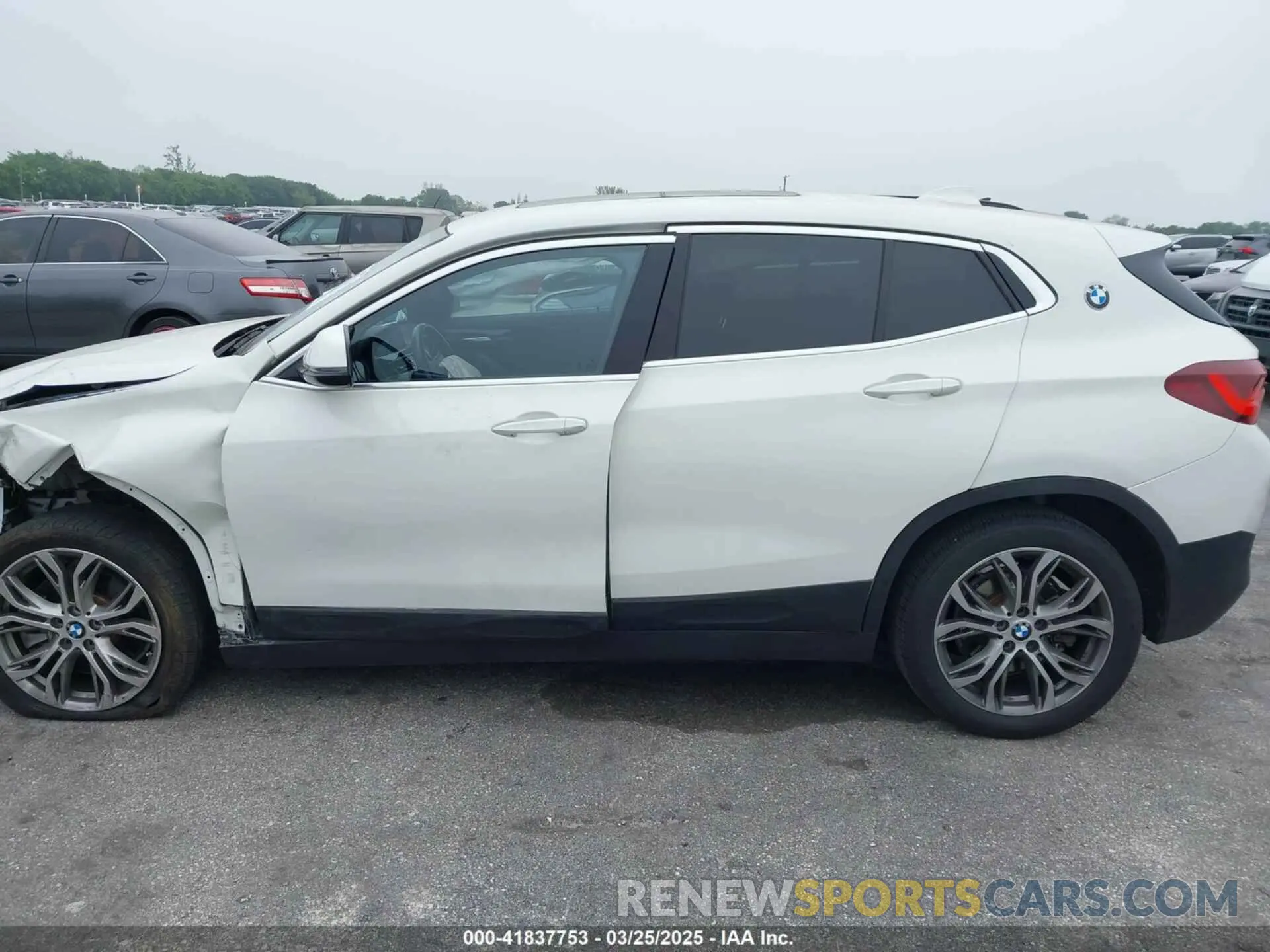 14 Photograph of a damaged car WBXYJ1C01N5U24768 BMW X2 2022