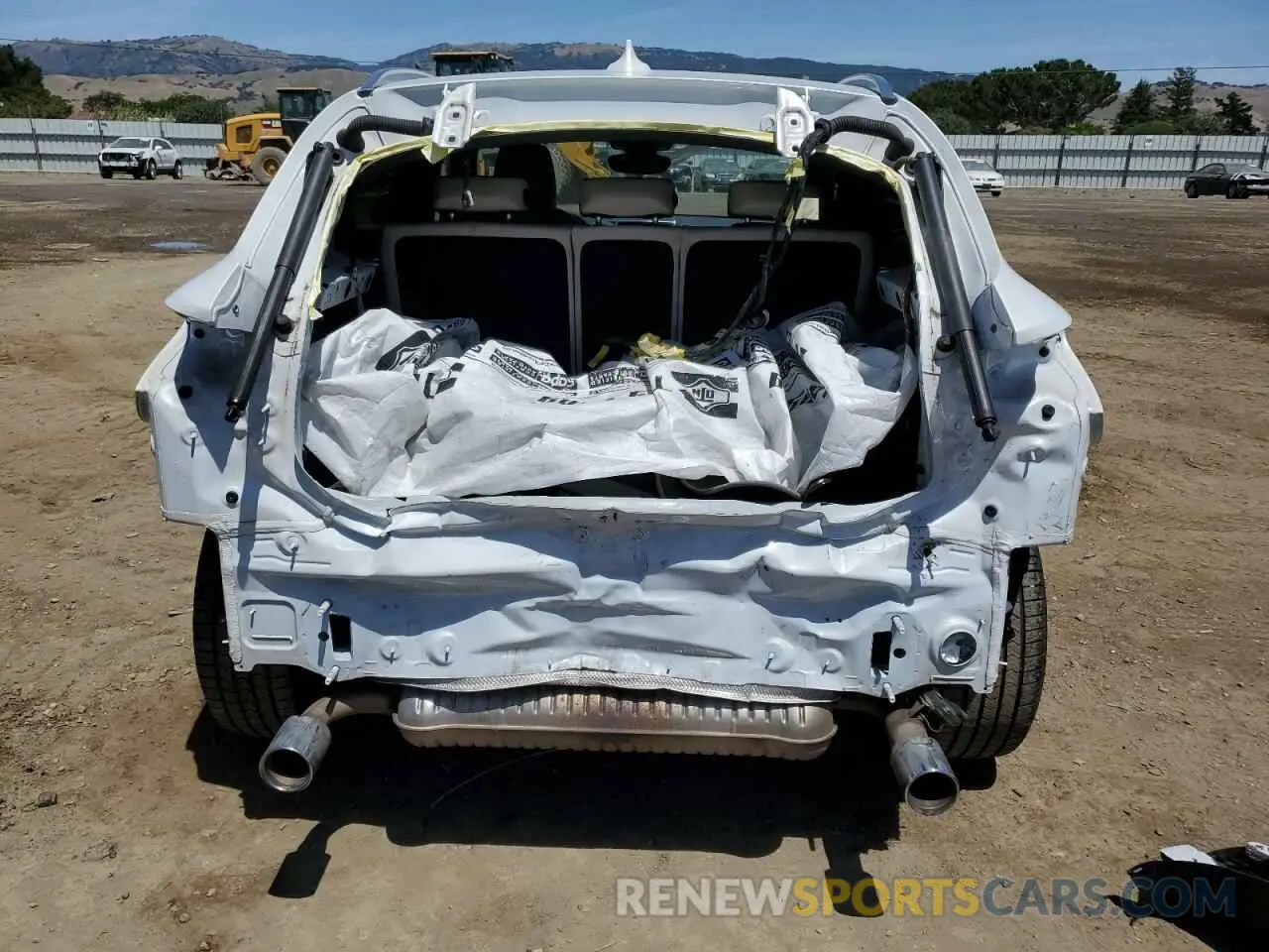 6 Photograph of a damaged car WBXYH9C06P5V65784 BMW X2 2023