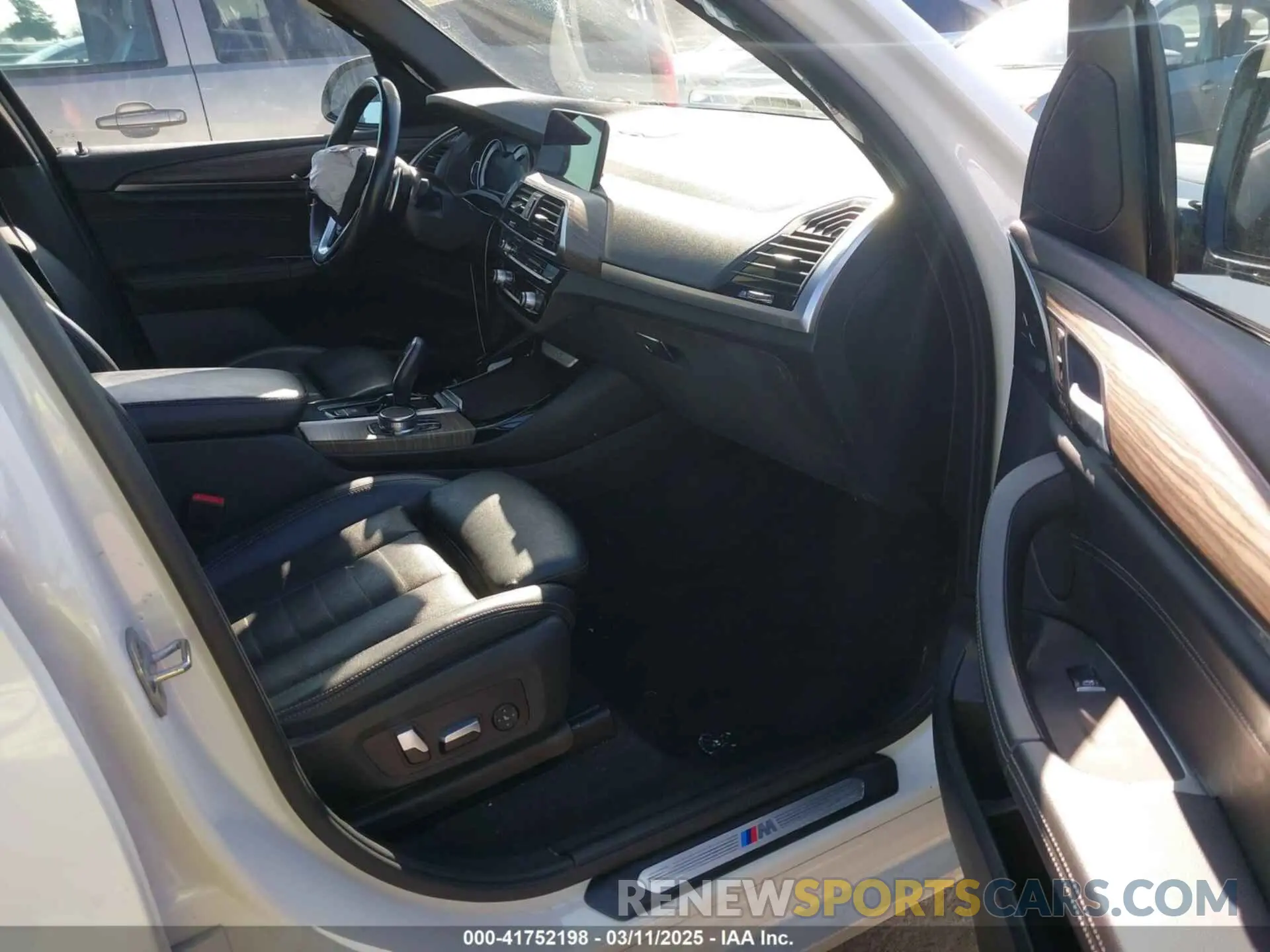 5 Photograph of a damaged car 5UXTR7C50KLF24450 BMW X3 2019