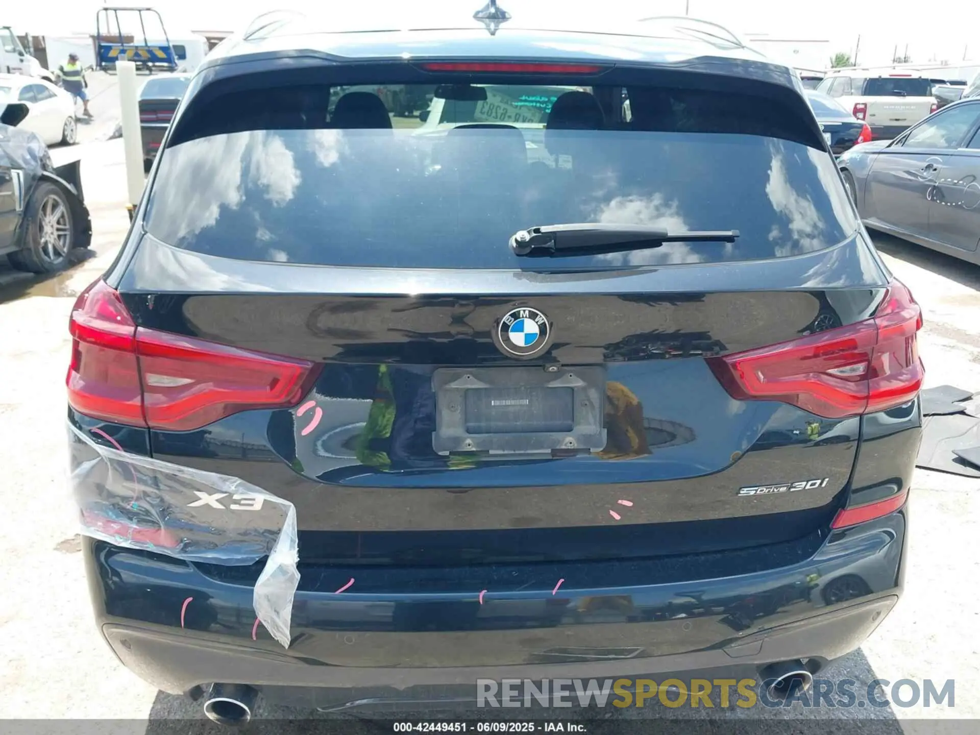 17 Photograph of a damaged car 5UXTR7C50KLF31866 BMW X3 2019