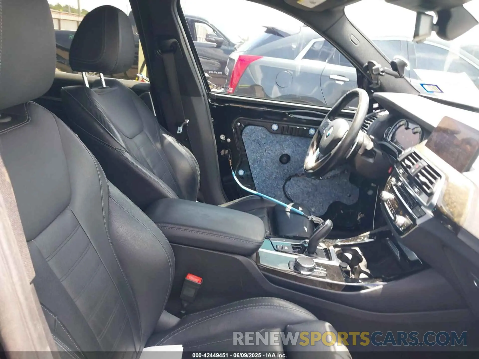 5 Photograph of a damaged car 5UXTR7C50KLF31866 BMW X3 2019