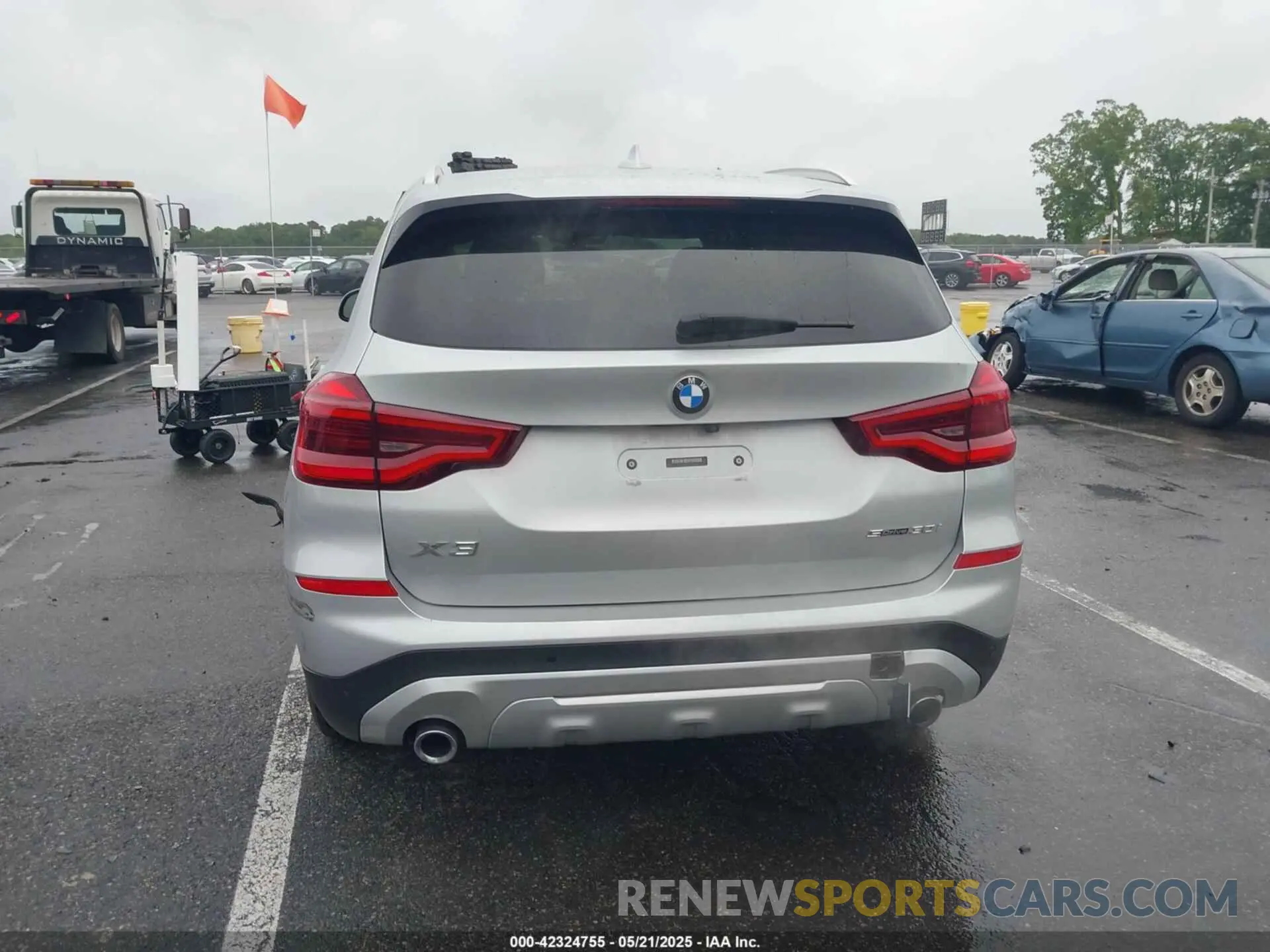 16 Photograph of a damaged car 5UXTR7C50KLF33892 BMW X3 2019