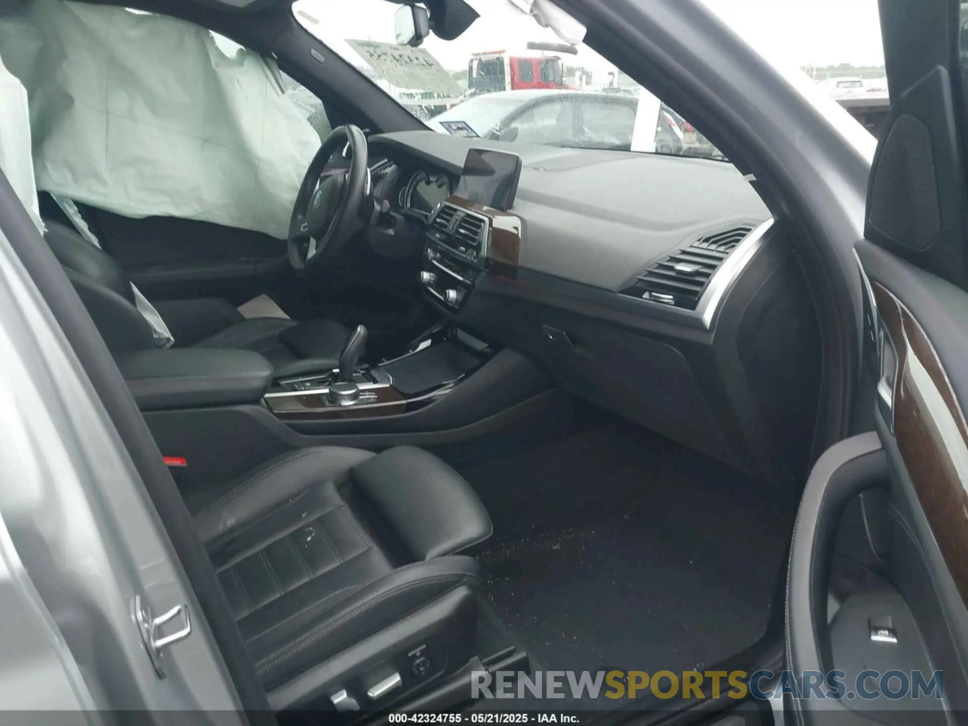 5 Photograph of a damaged car 5UXTR7C50KLF33892 BMW X3 2019
