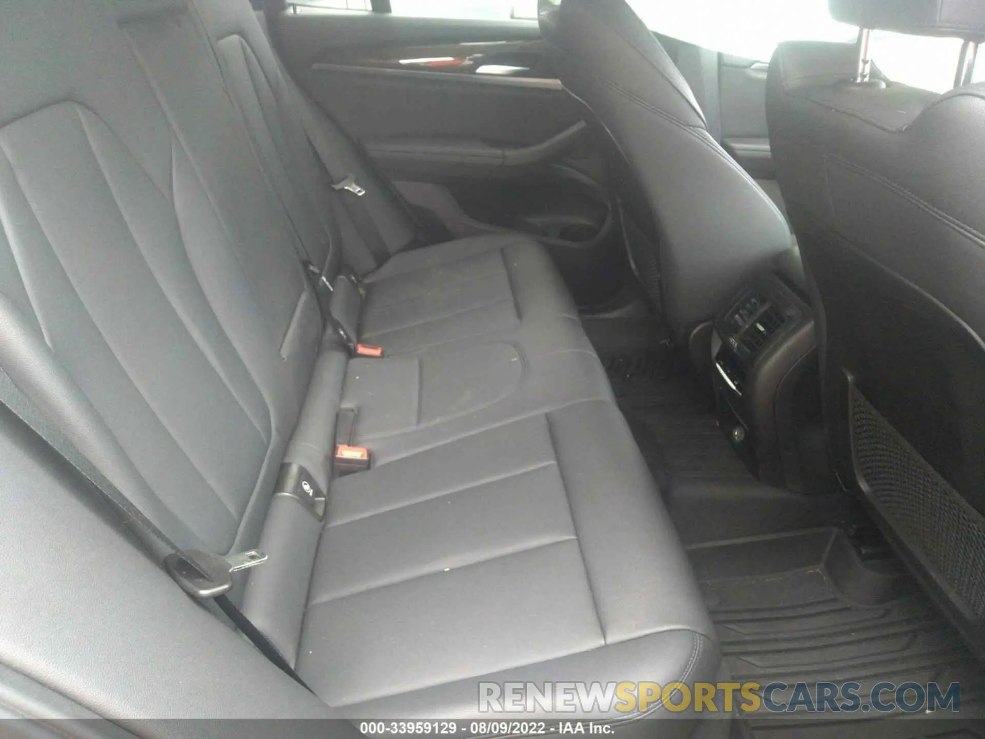 8 Photograph of a damaged car 5UXTR7C50KLF35805 BMW X3 2019