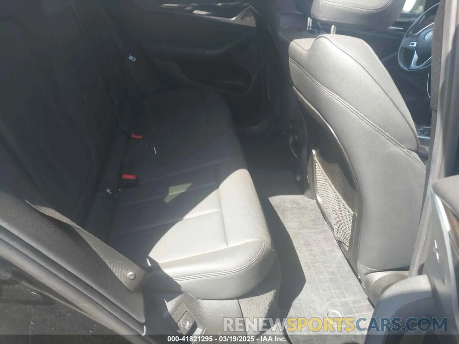 8 Photograph of a damaged car 5UXTR7C52KLF24627 BMW X3 2019