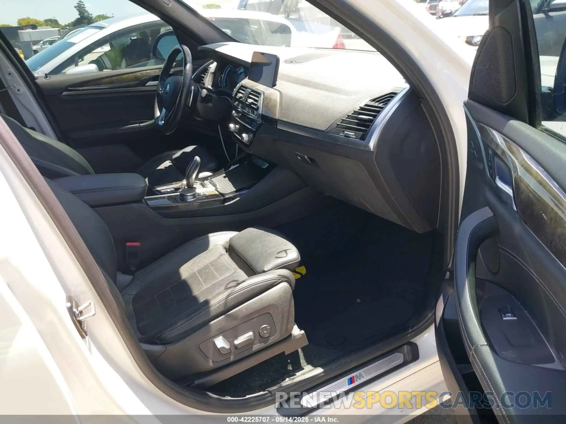 5 Photograph of a damaged car 5UXTR7C53KLR44393 BMW X3 2019