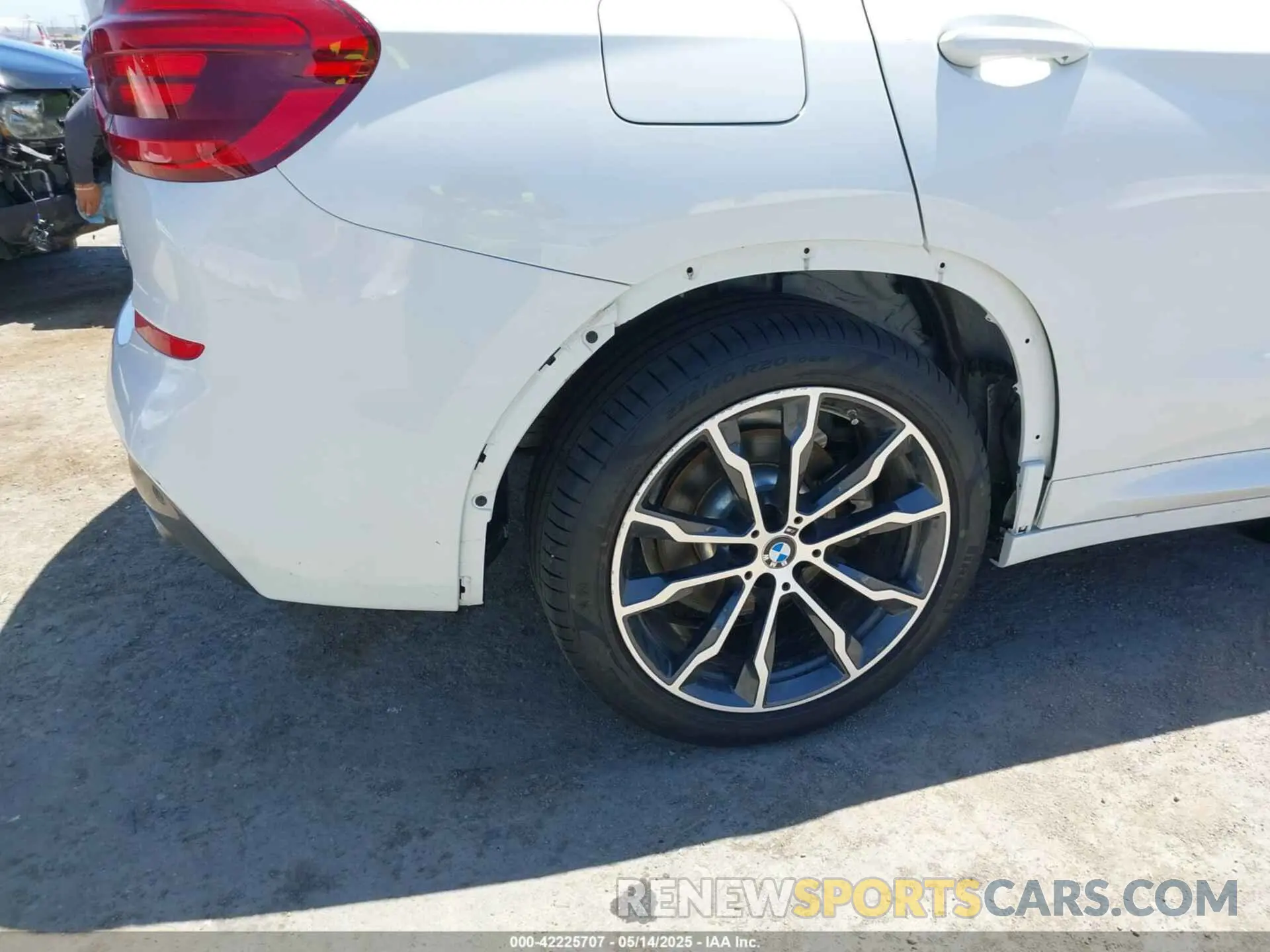 6 Photograph of a damaged car 5UXTR7C53KLR44393 BMW X3 2019