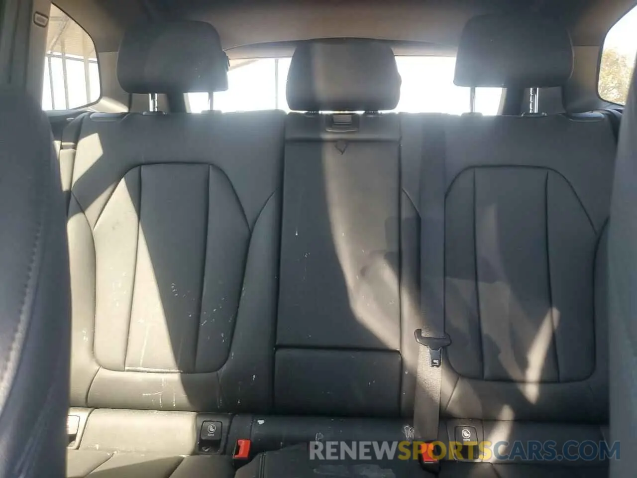 10 Photograph of a damaged car 5UXTR7C53KLR45222 BMW X3 2019