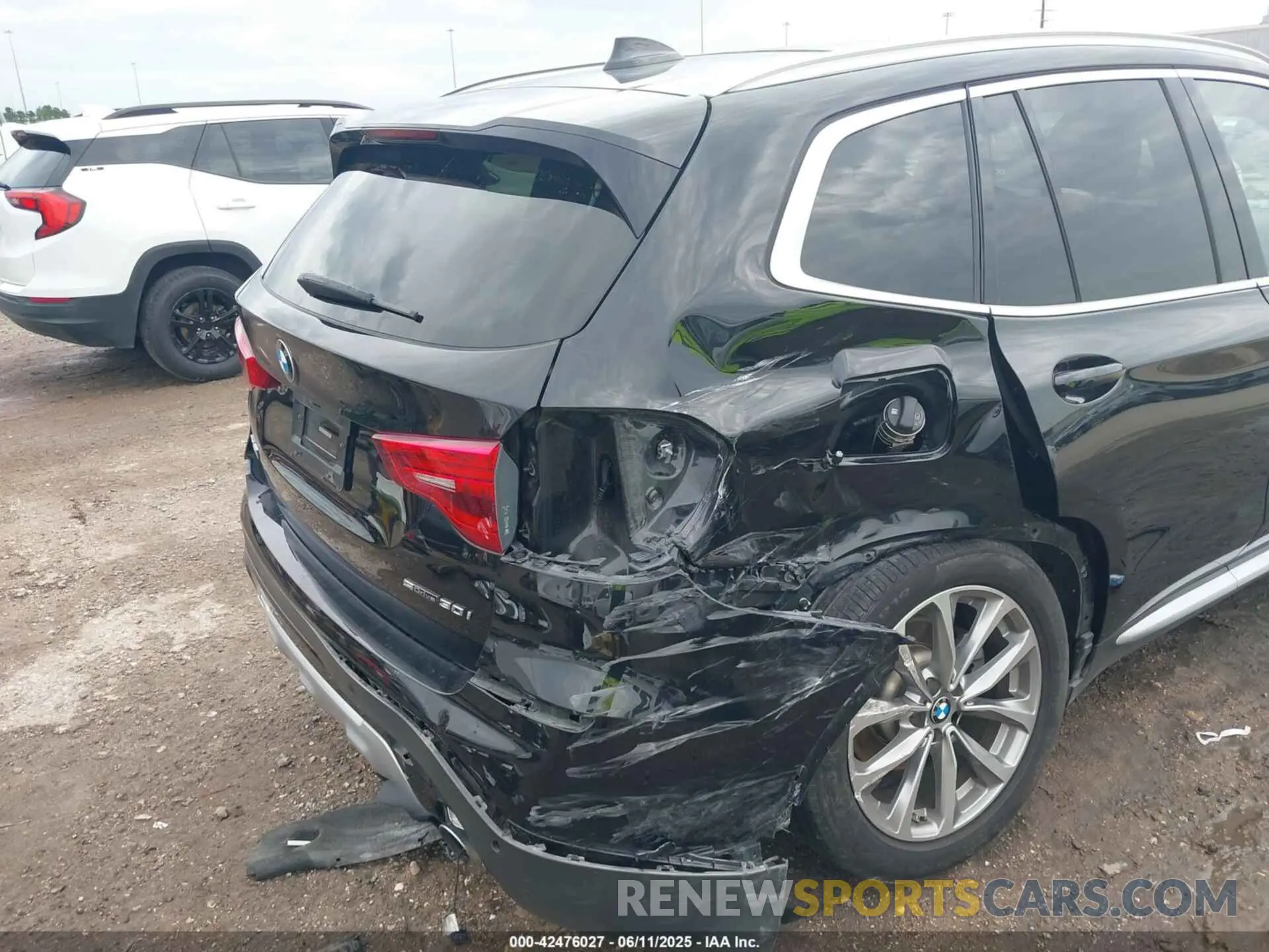 6 Photograph of a damaged car 5UXTR7C53KLR50033 BMW X3 2019