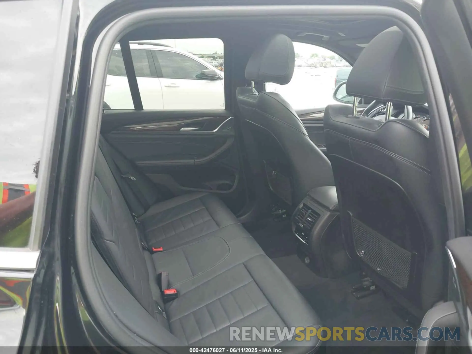 8 Photograph of a damaged car 5UXTR7C53KLR50033 BMW X3 2019