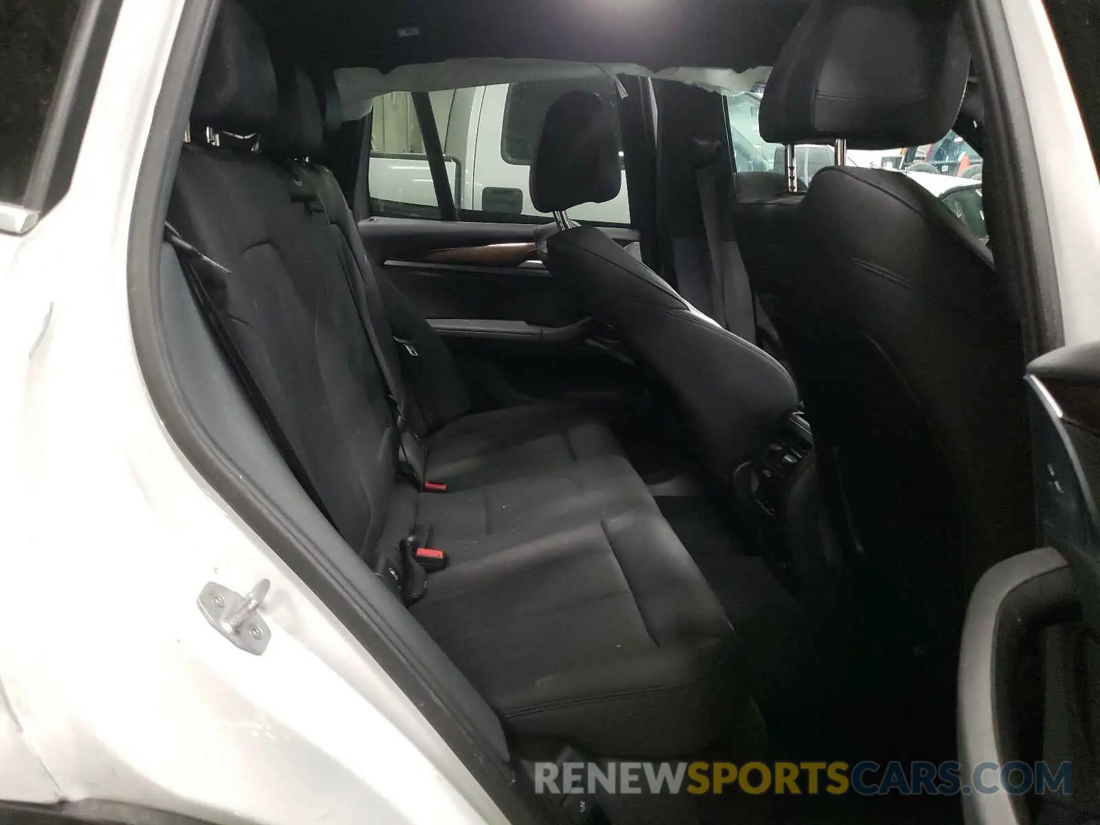 6 Photograph of a damaged car 5UXTR7C54KLR44080 BMW X3 2019