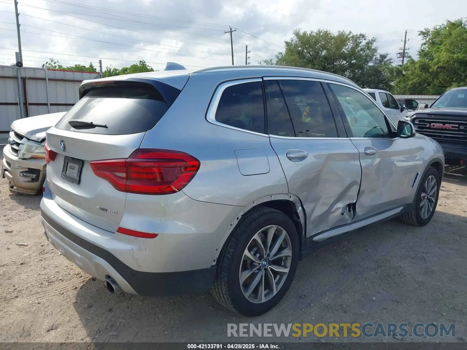 4 Фотография поврежденного автомобиля 5UXTR7C54KLR52907 BMW X3 2019