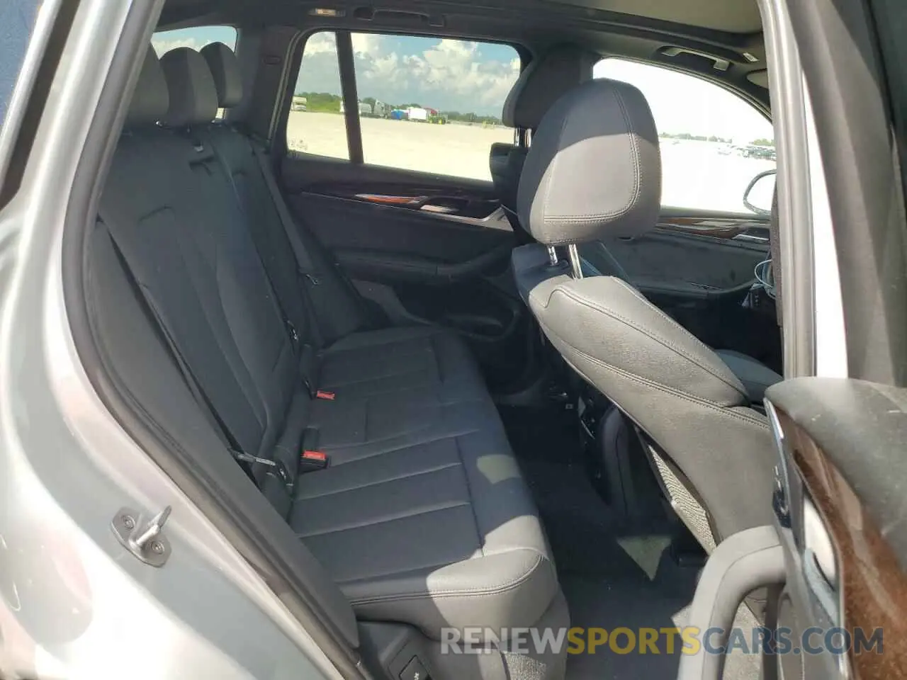 11 Photograph of a damaged car 5UXTR7C55KLE88559 BMW X3 2019