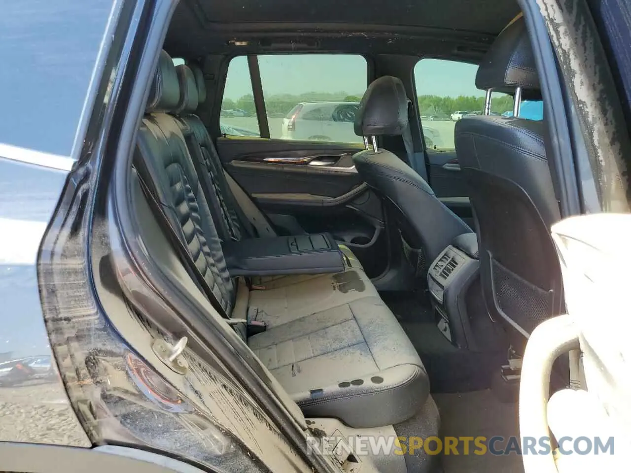 11 Photograph of a damaged car 5UXTR7C55KLR50132 BMW X3 2019