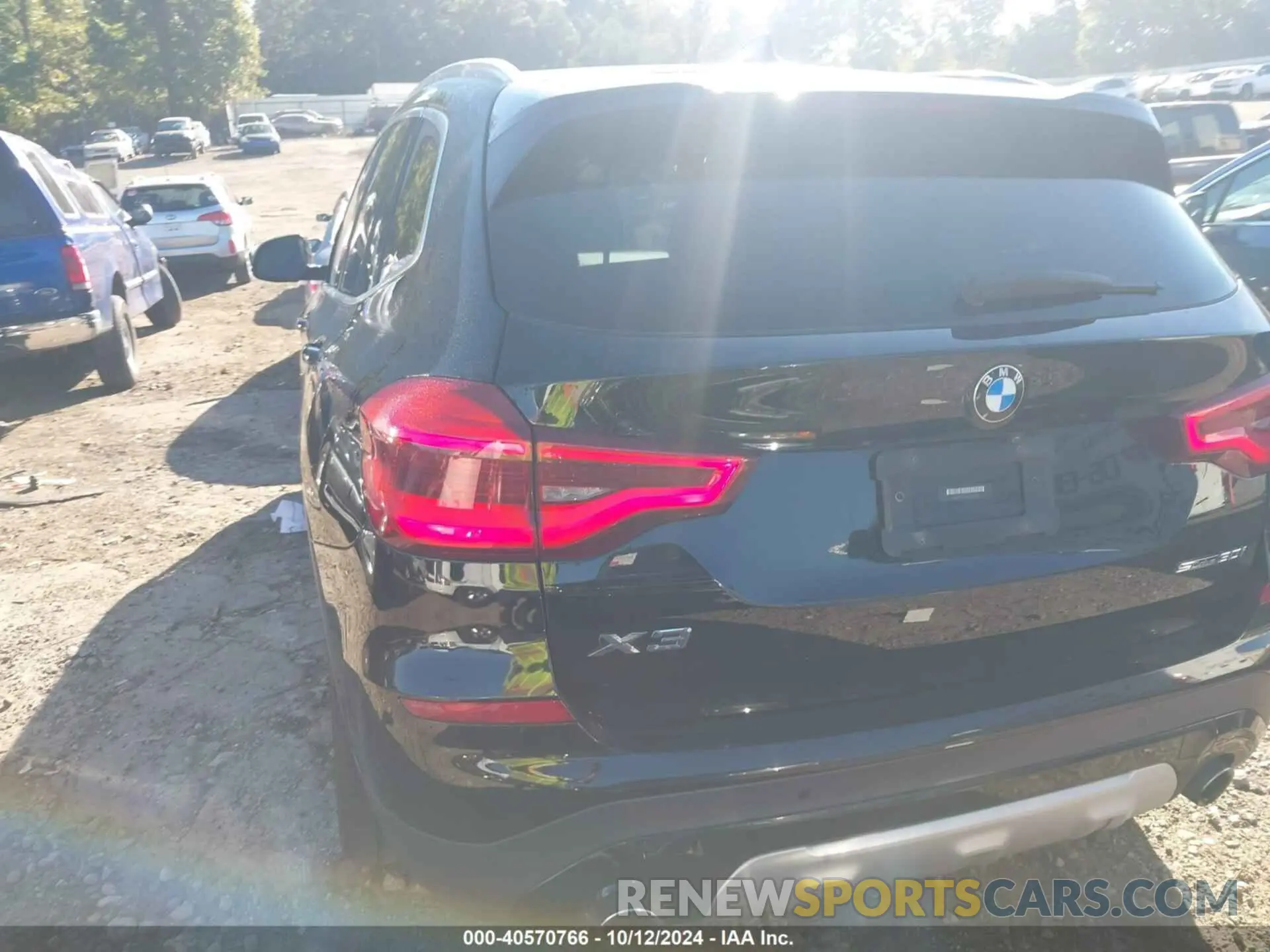 17 Photograph of a damaged car 5UXTR7C56KLE94287 BMW X3 2019