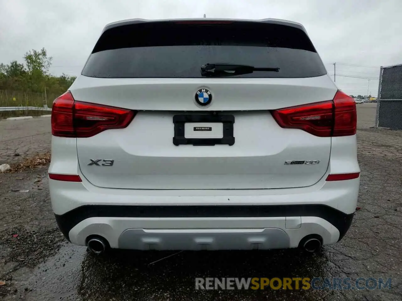 6 Photograph of a damaged car 5UXTR7C56KLE98503 BMW X3 2019