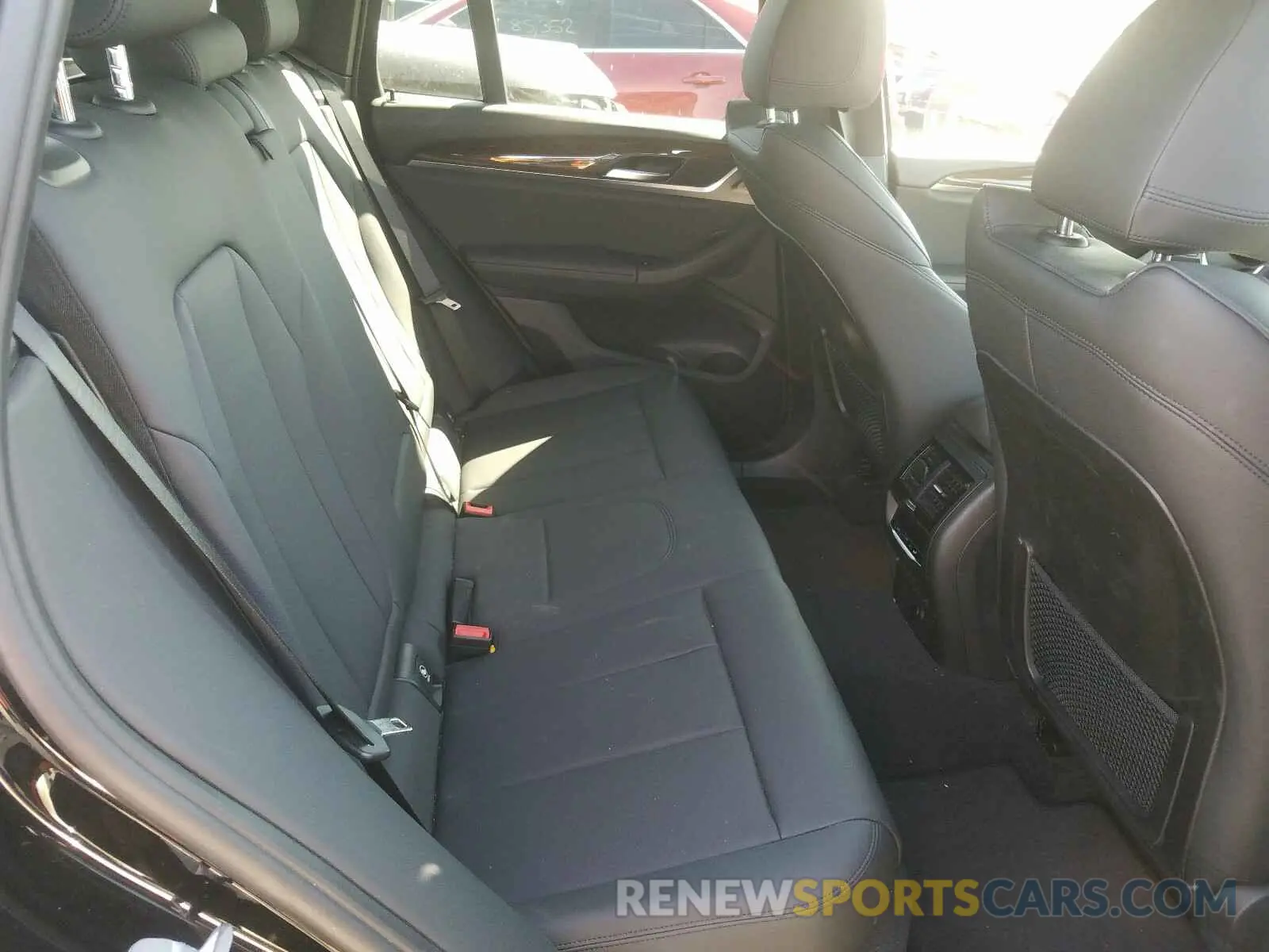 6 Photograph of a damaged car 5UXTR7C56KLE98517 BMW X3 2019