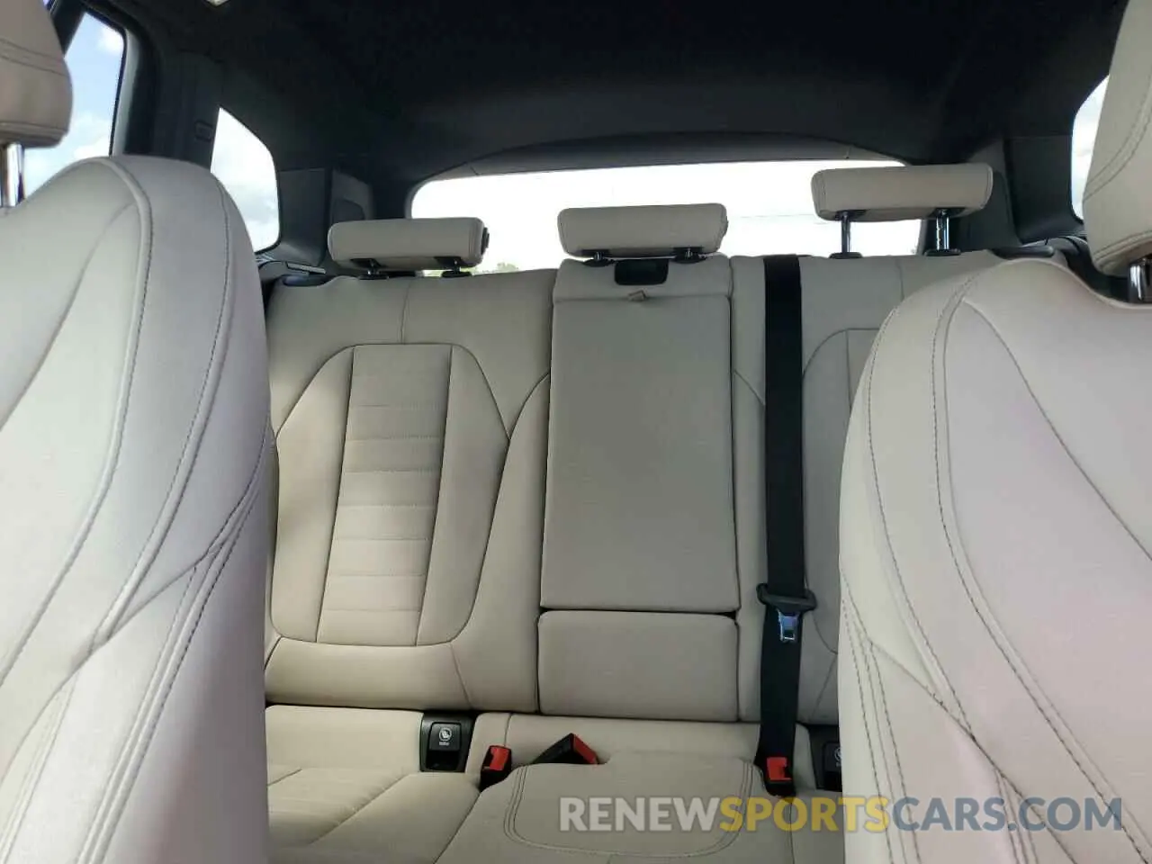 10 Photograph of a damaged car 5UXTR7C56KLF27949 BMW X3 2019