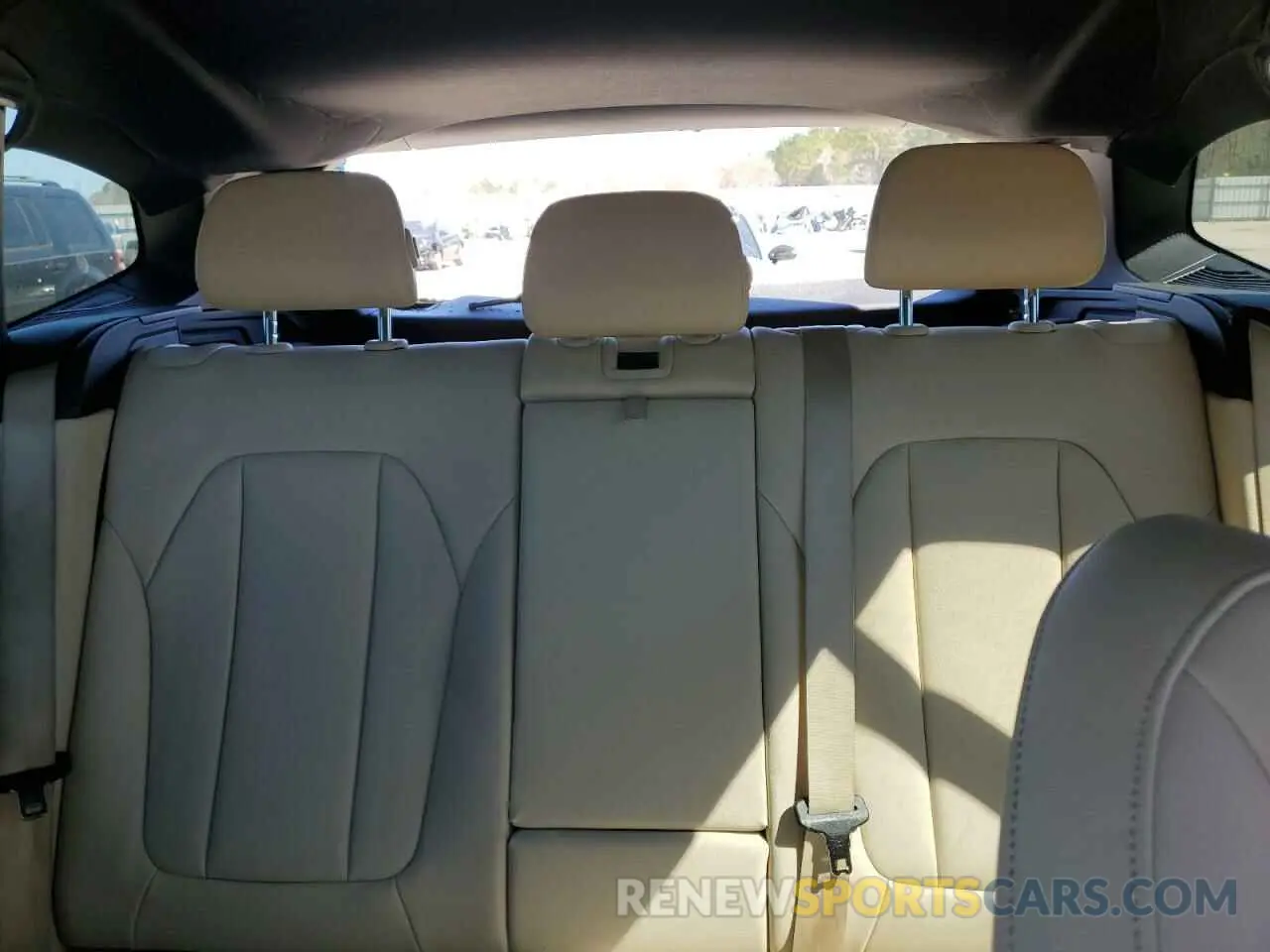 10 Photograph of a damaged car 5UXTR7C56KLF28387 BMW X3 2019